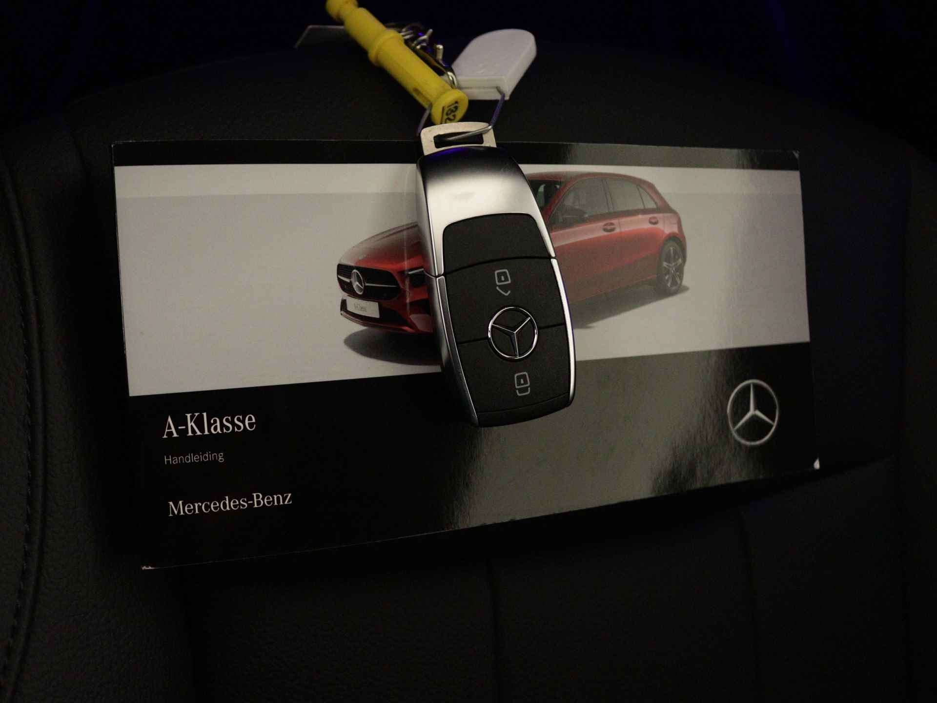 Mercedes-Benz A-Klasse 250 e Star Edition | Dodehoekassistent | Extra USB-poorten | Sfeerverlichting | Verwarmde stoelen vooraan | Luxury Line |  Antidiefstalpakket GUARD 360° | Parkeerpakket met achteruitrijcamera | - 12/37