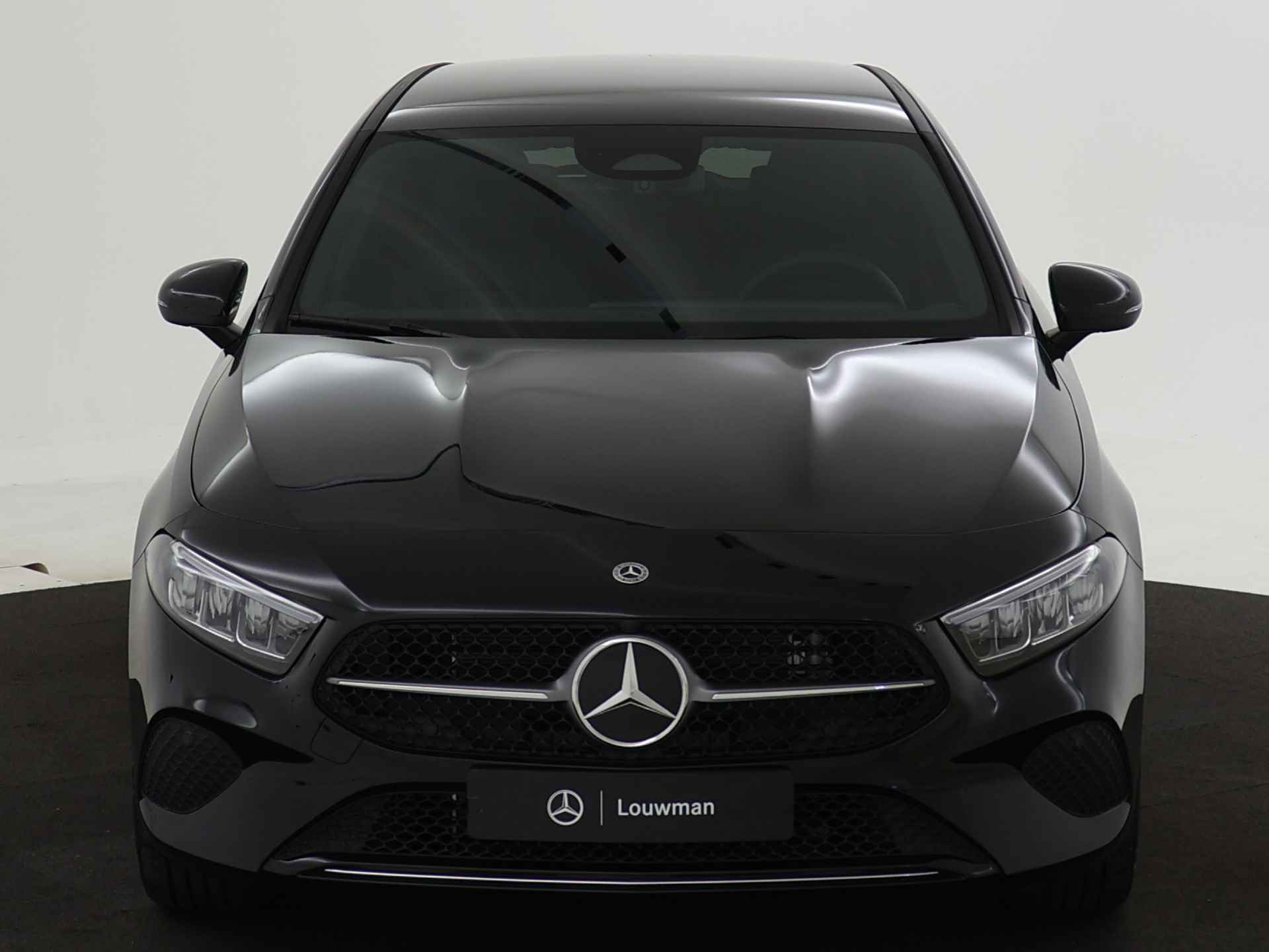 Mercedes-Benz A-Klasse 250 e Star Edition | Dodehoekassistent | Extra USB-poorten | Sfeerverlichting | Verwarmde stoelen vooraan | Luxury Line |  Antidiefstalpakket GUARD 360° | Parkeerpakket met achteruitrijcamera | - 23/37