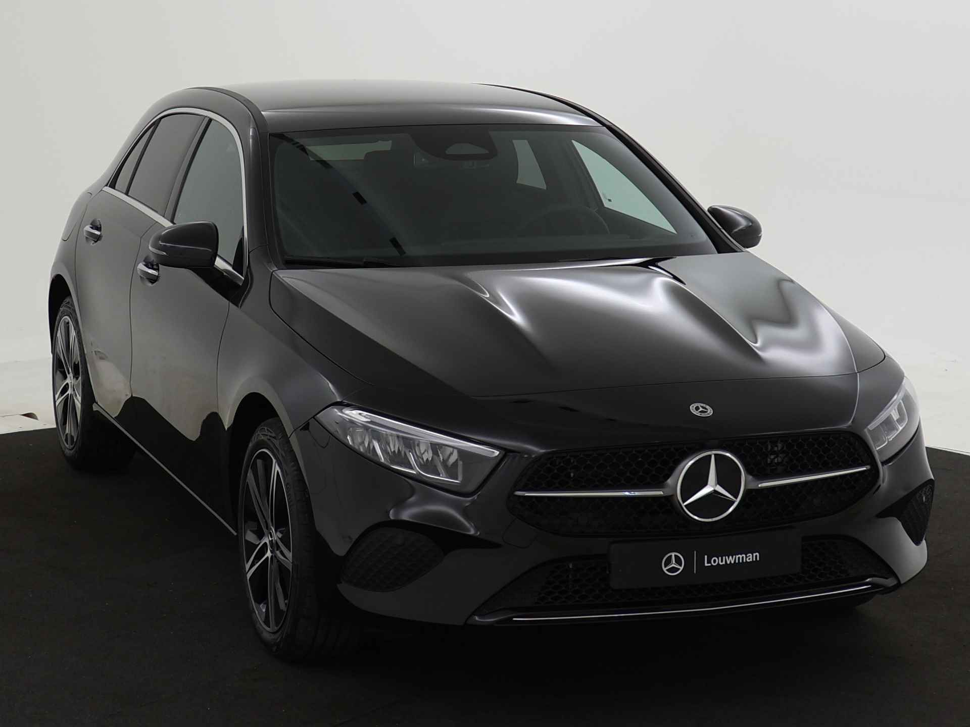 Mercedes-Benz A-Klasse 250 e Star Edition | Dodehoekassistent | Extra USB-poorten | Sfeerverlichting | Verwarmde stoelen vooraan | Luxury Line |  Antidiefstalpakket GUARD 360° | Parkeerpakket met achteruitrijcamera | - 24/37