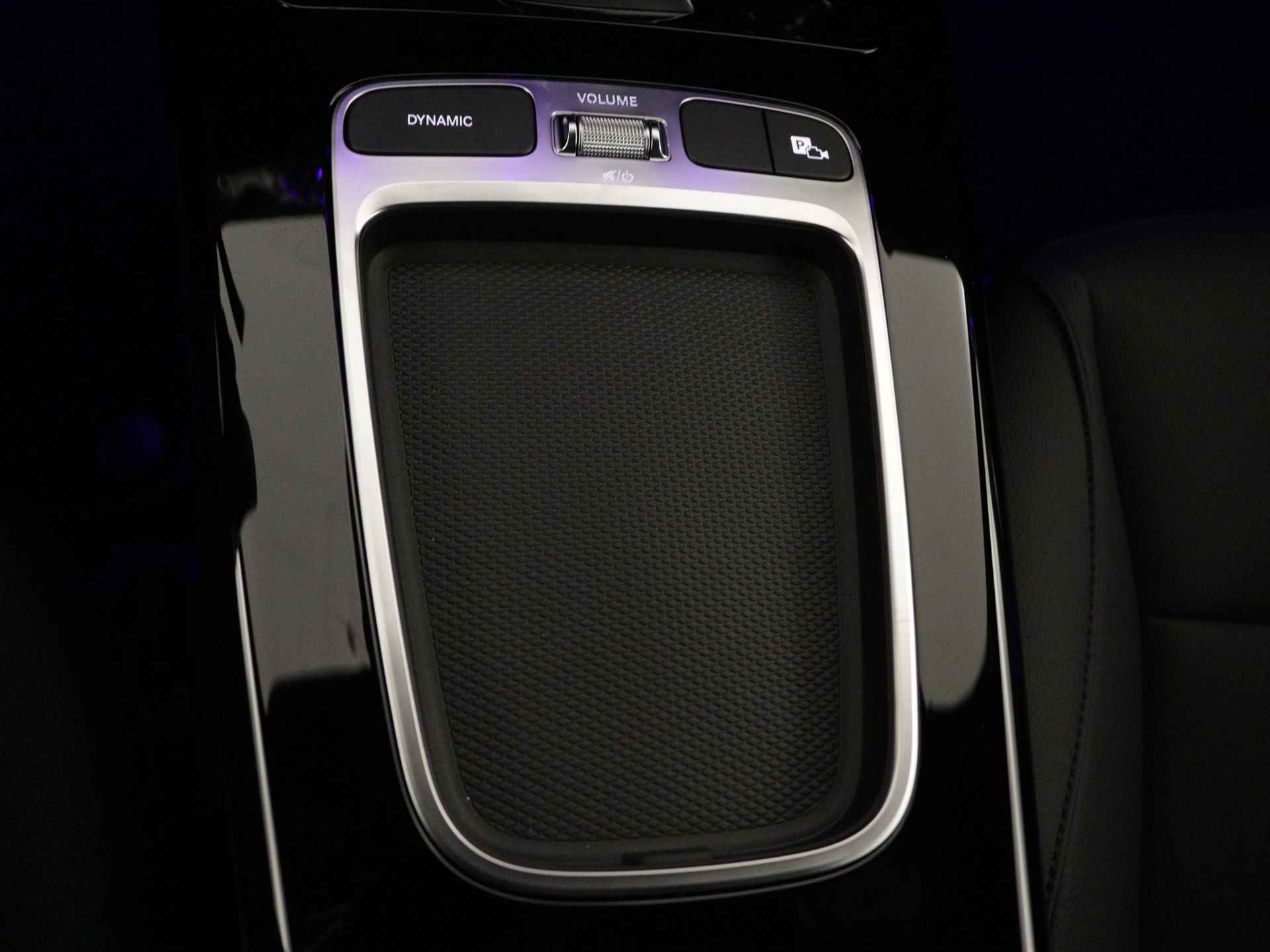Mercedes-Benz A-Klasse 250 e Star Edition | Dodehoekassistent | Extra USB-poorten | Sfeerverlichting | Verwarmde stoelen vooraan | Luxury Line |  Antidiefstalpakket GUARD 360° | Parkeerpakket met achteruitrijcamera | - 30/37