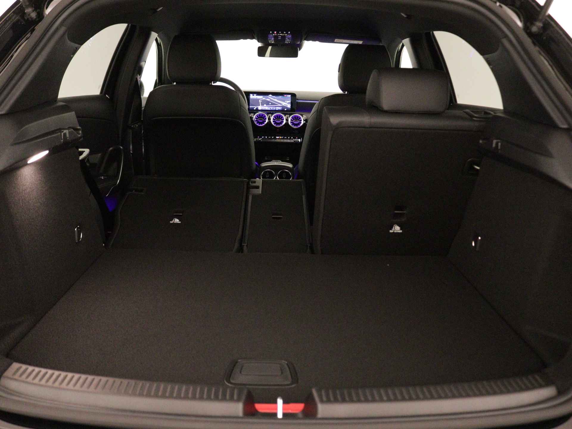 Mercedes-Benz A-Klasse 250 e Star Edition | Dodehoekassistent | Extra USB-poorten | Sfeerverlichting | Verwarmde stoelen vooraan | Luxury Line |  Antidiefstalpakket GUARD 360° | Parkeerpakket met achteruitrijcamera | - 35/37