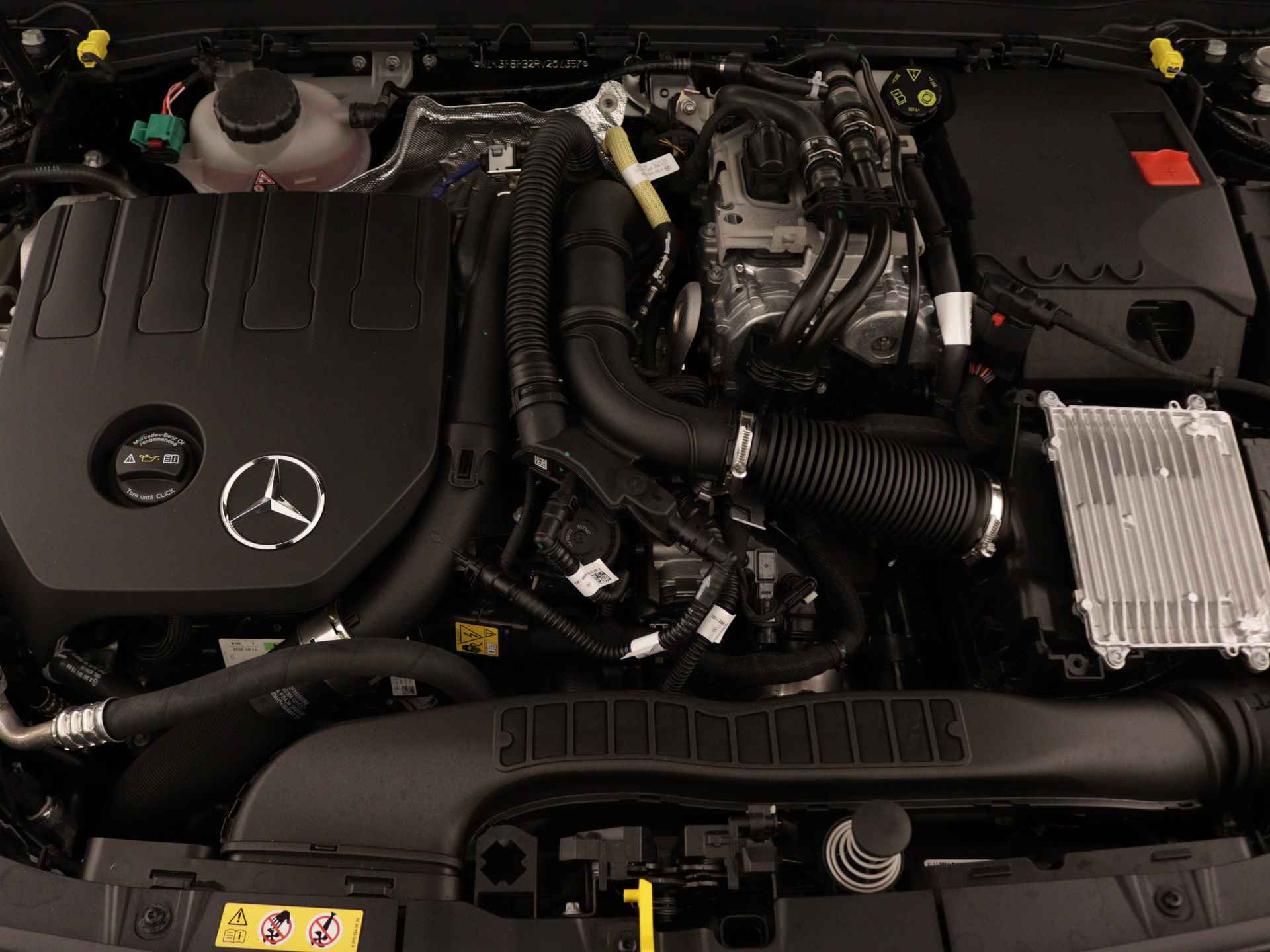 Mercedes-Benz A-Klasse 250 e Star Edition | Dodehoekassistent | Extra USB-poorten | Sfeerverlichting | Verwarmde stoelen vooraan | Luxury Line |  Antidiefstalpakket GUARD 360° | Parkeerpakket met achteruitrijcamera | - 37/37