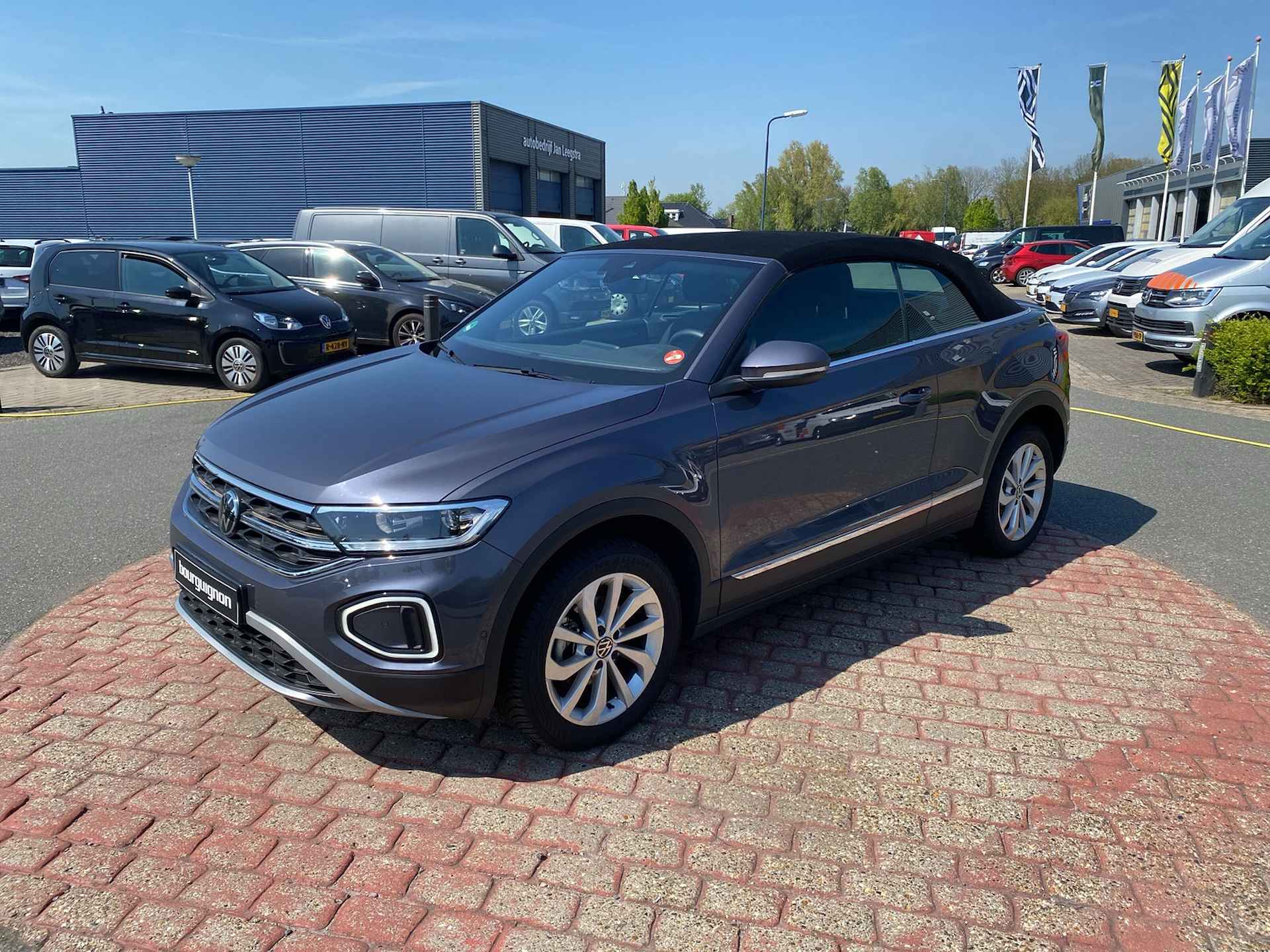 Volkswagen T-Roc Cabrio 1.0 TSI 110 pk Style | Navi | Clima | A-Camera | - 24/29