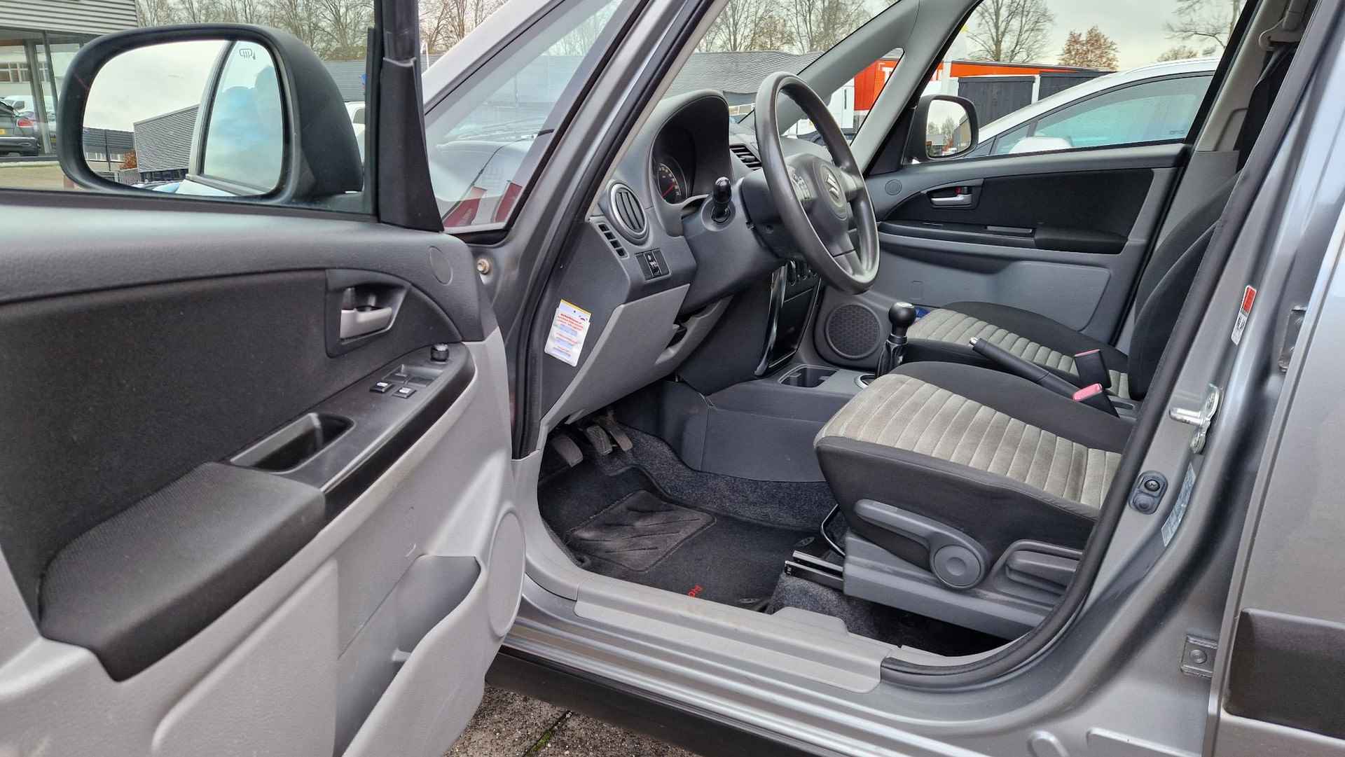 Suzuki SX4 1.6 Comfort - 17/24