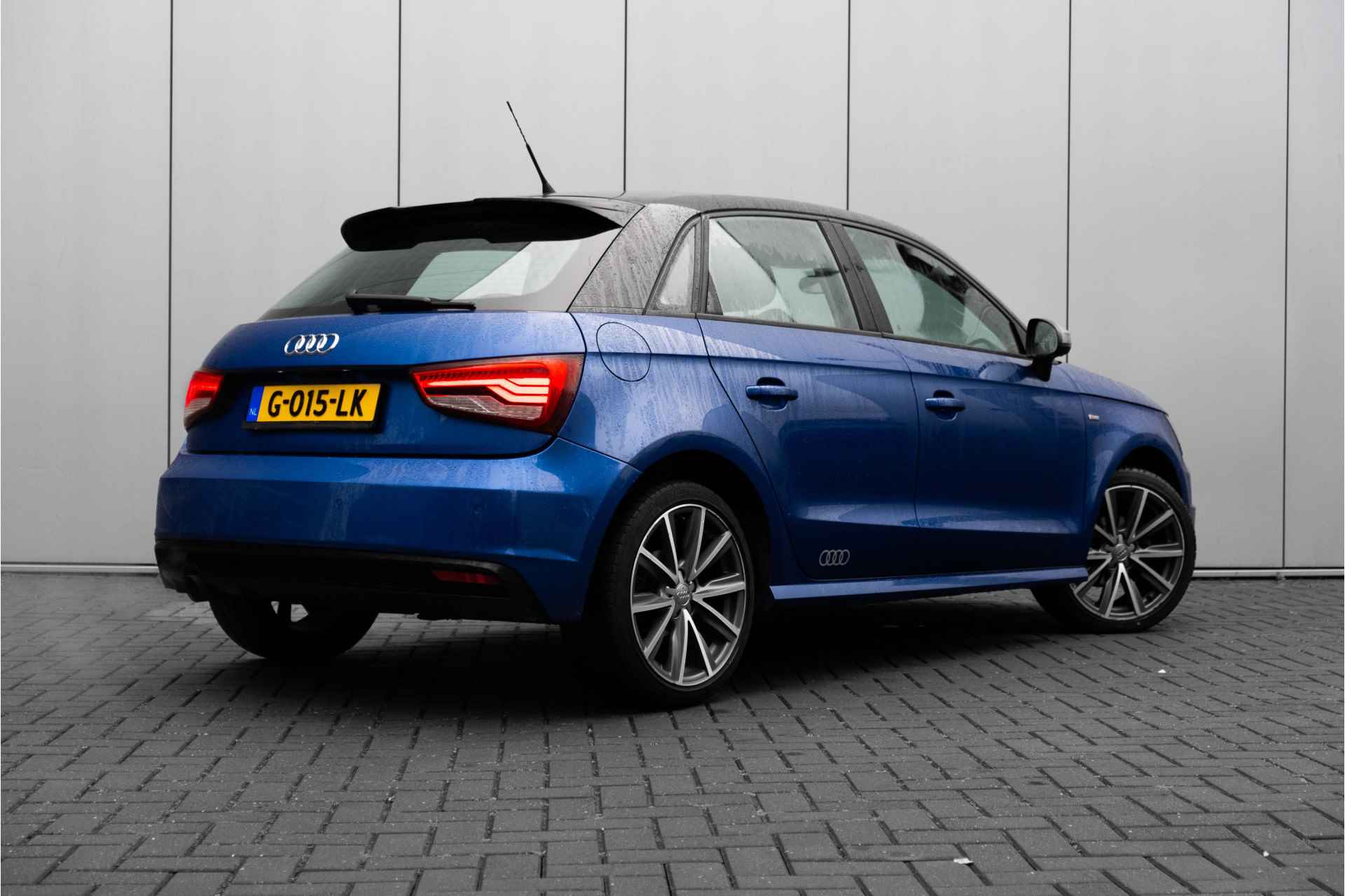 Audi A1 Sportback 1.0 TFSI Advance Sport S line | Stoelverwarming | LM 17'' Inch | Cruise control | Climatronic | Parkeersensoren voor + - 3/49