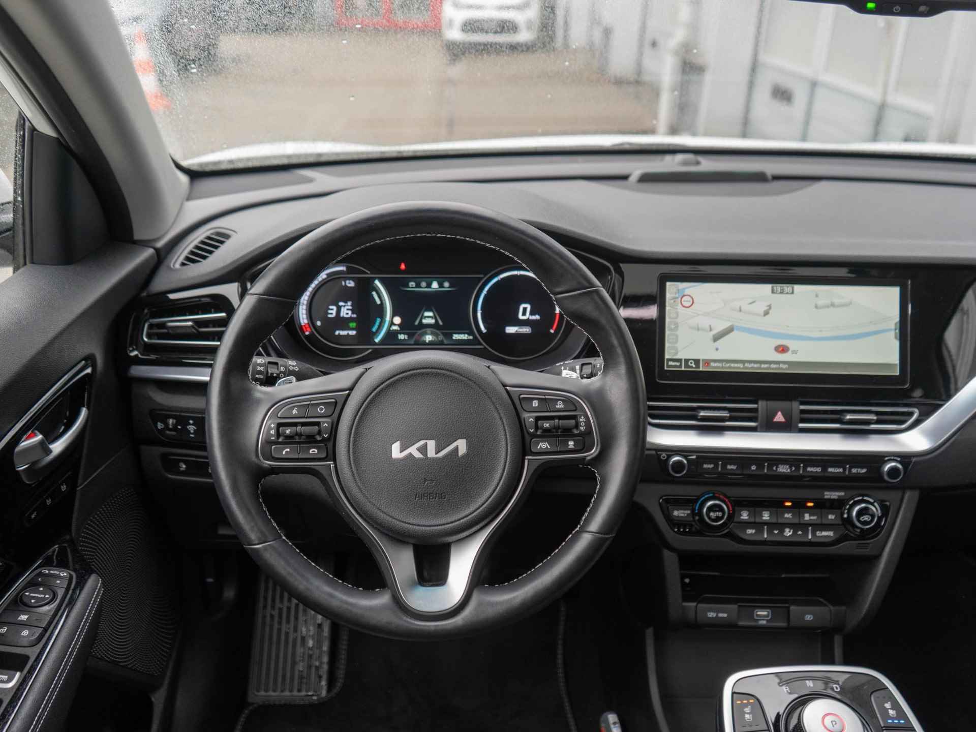 Kia e-Niro ExecutiveLine 64 kWh Schuifdak | Stoelverwarming | Climate control | Navigatie| Keyless entry | - 3/33