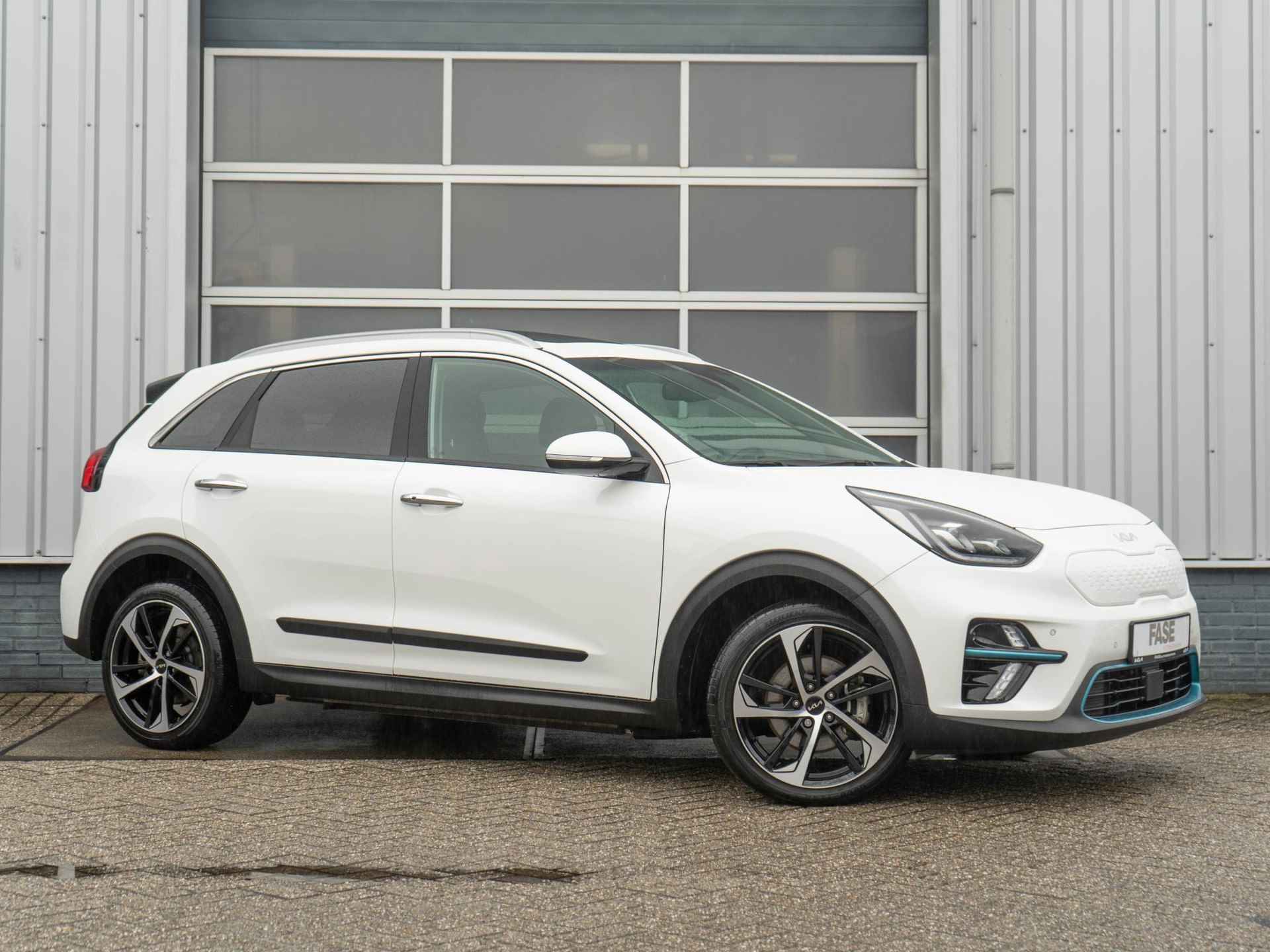 Kia e-Niro ExecutiveLine 64 kWh Schuifdak | Stoelverwarming | Climate control | Navigatie| Keyless entry | - 4/33