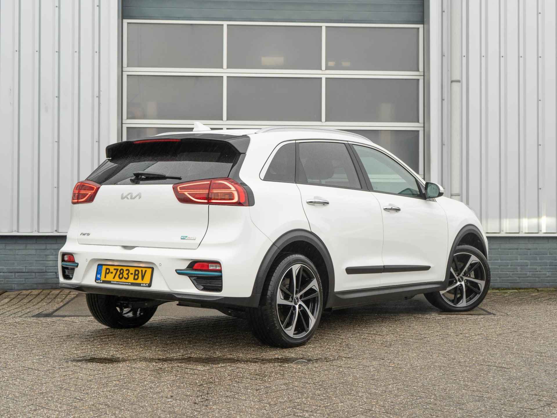 Kia e-Niro ExecutiveLine 64 kWh Schuifdak | Stoelverwarming | Climate control | Navigatie| Keyless entry | - 6/33