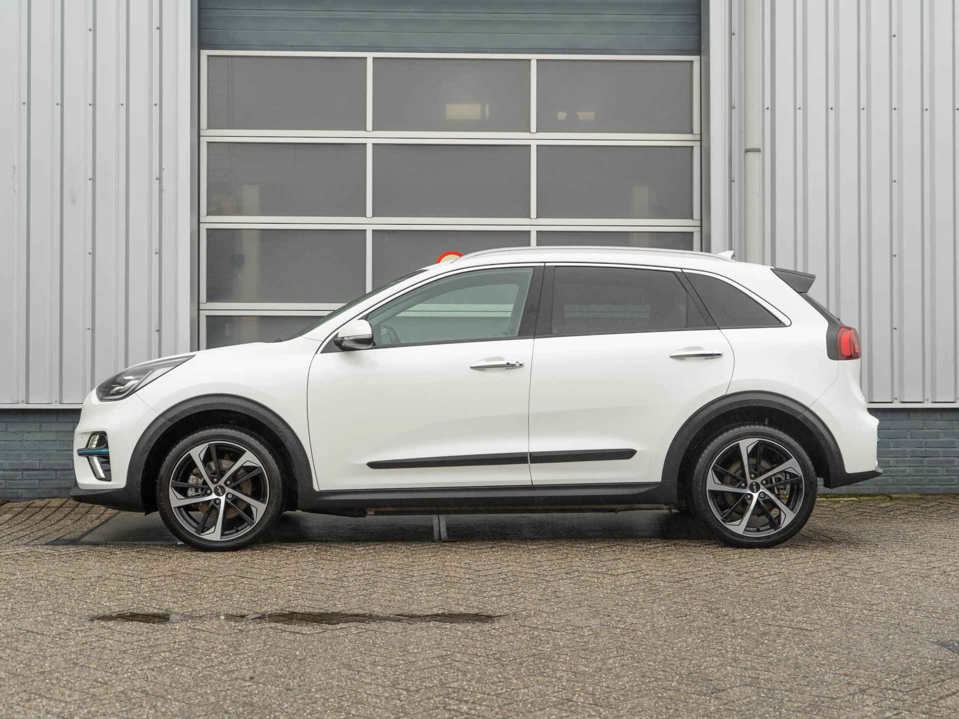 Kia e-Niro ExecutiveLine 64 kWh Schuifdak | Stoelverwarming | Climate control | Navigatie| Keyless entry | - 8/33