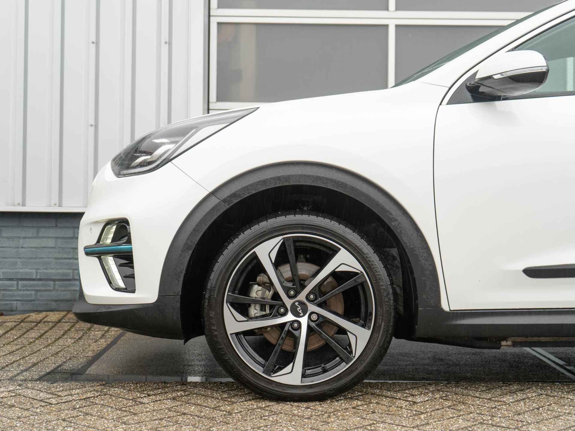 Kia e-Niro ExecutiveLine 64 kWh Schuifdak | Stoelverwarming | Climate control | Navigatie| Keyless entry | - 11/33