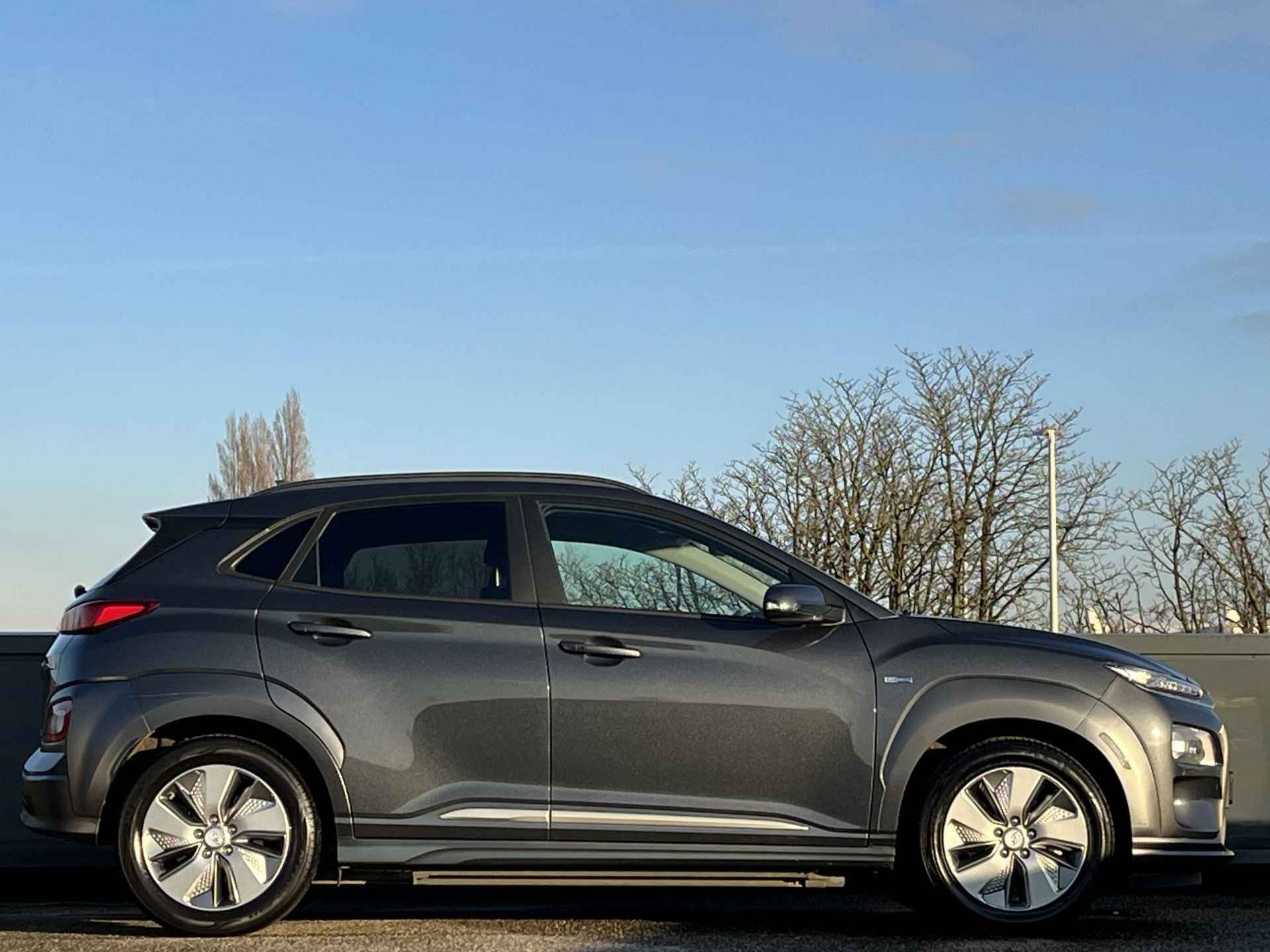 Hyundai Kona EV Premium 64 kWh | 3- Fase OBC | Geïntegreerde navigatiesysteem | Head up display | Lederen bekleding | - 7/57