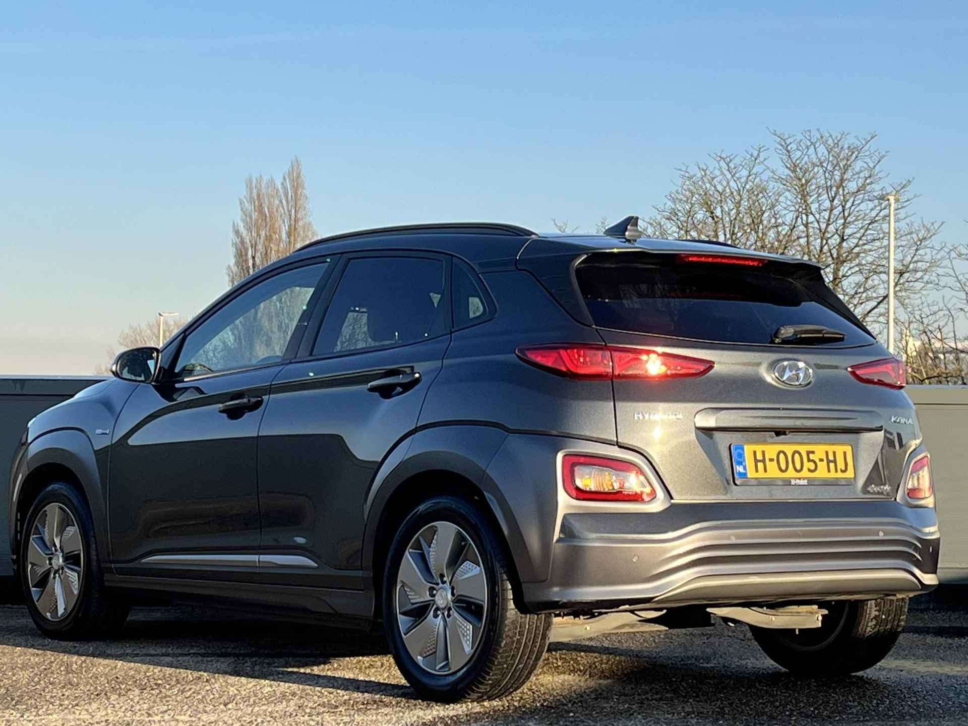 Hyundai Kona EV Premium 64 kWh | 3- Fase OBC | Geïntegreerde navigatiesysteem | Head up display | Lederen bekleding | - 9/57