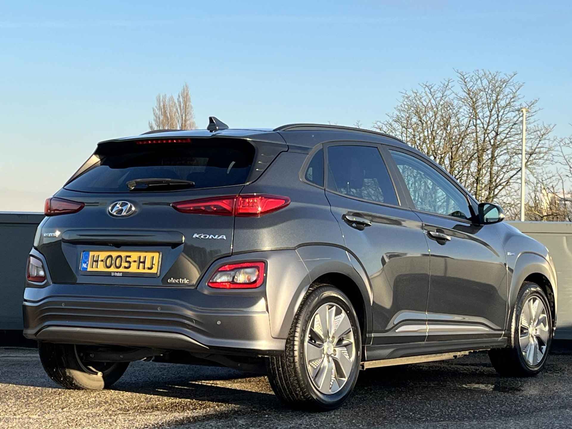 Hyundai Kona EV Premium 64 kWh | 3- Fase OBC | Geïntegreerde navigatiesysteem | Head up display | Lederen bekleding | - 10/57