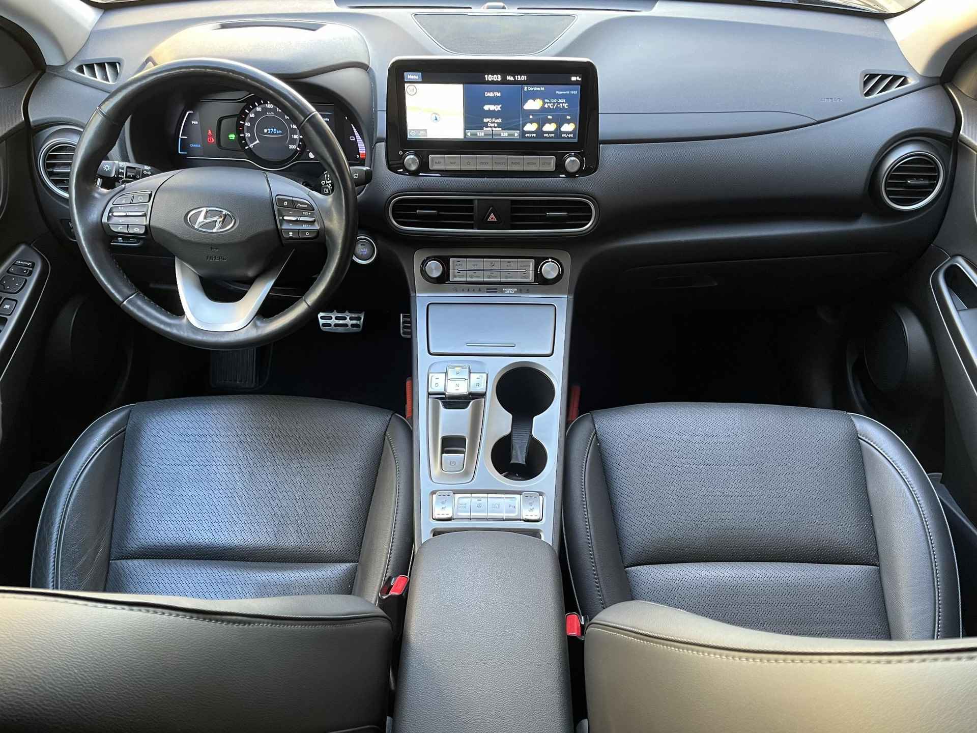 Hyundai Kona EV Premium 64 kWh | 3- Fase OBC | Geïntegreerde navigatiesysteem | Head up display | Lederen bekleding | - 13/57