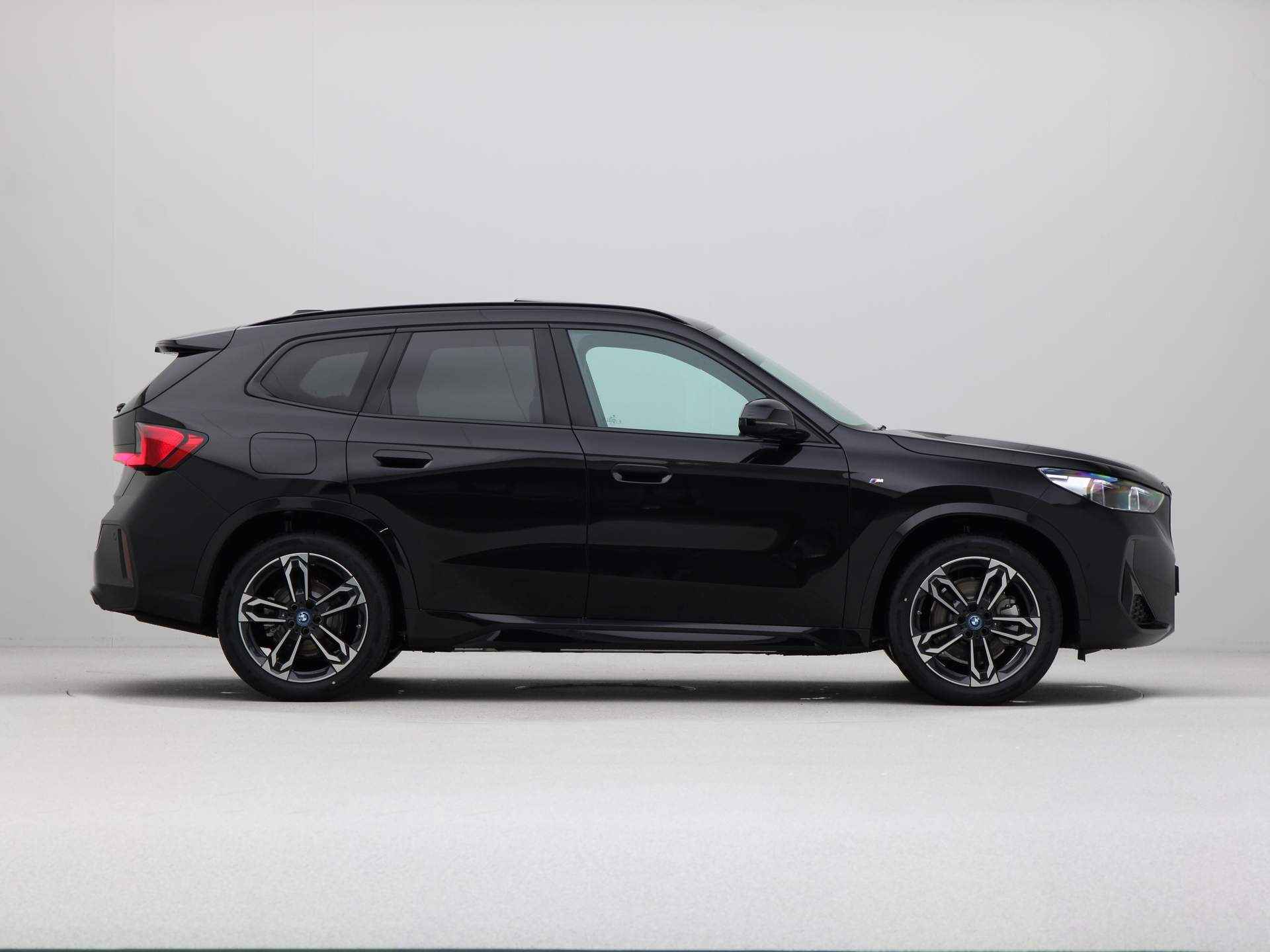 BMW iX1 xDrive30 Launch Edition - 8/22