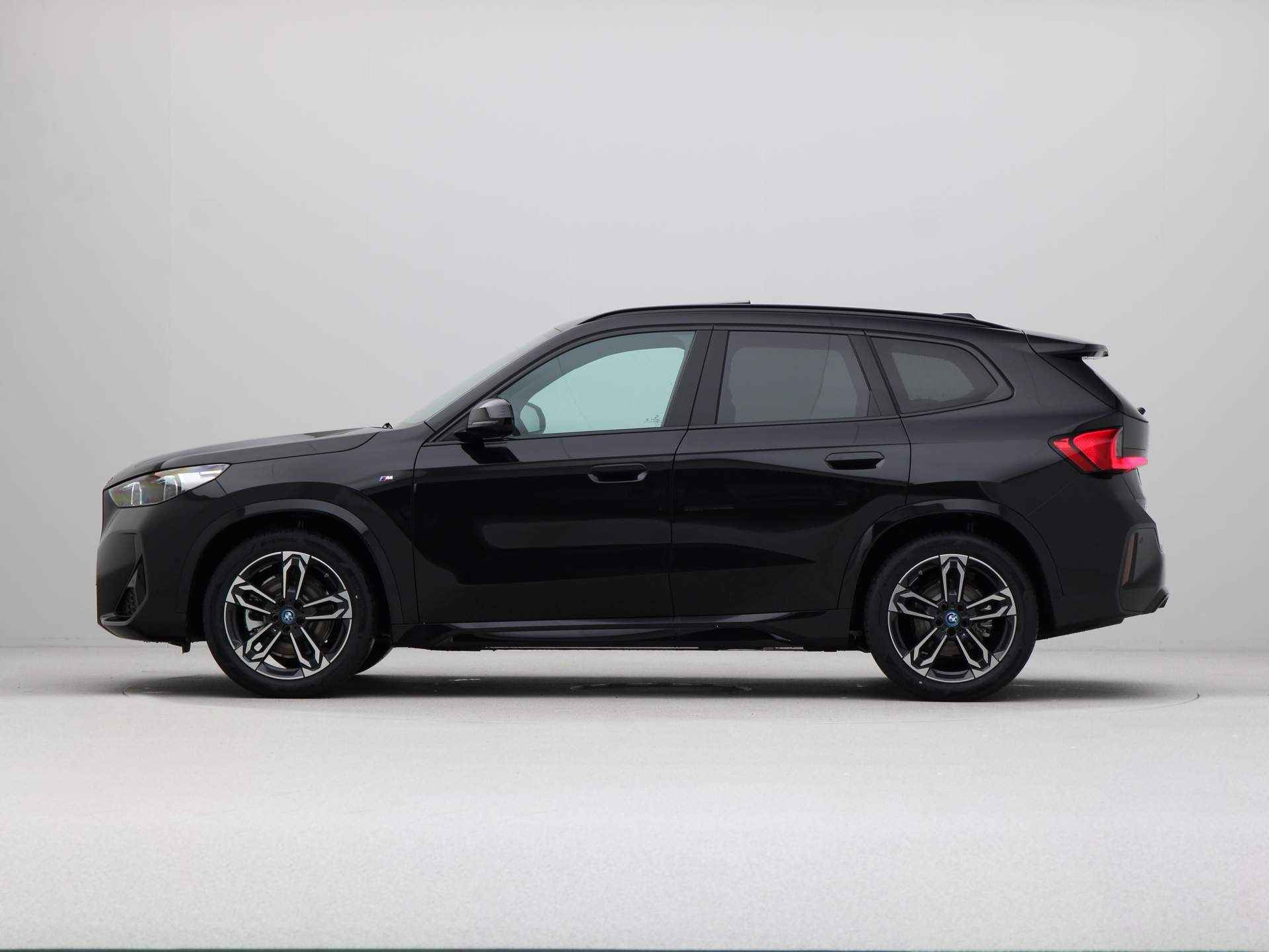 BMW iX1 xDrive30 Launch Edition - 12/22