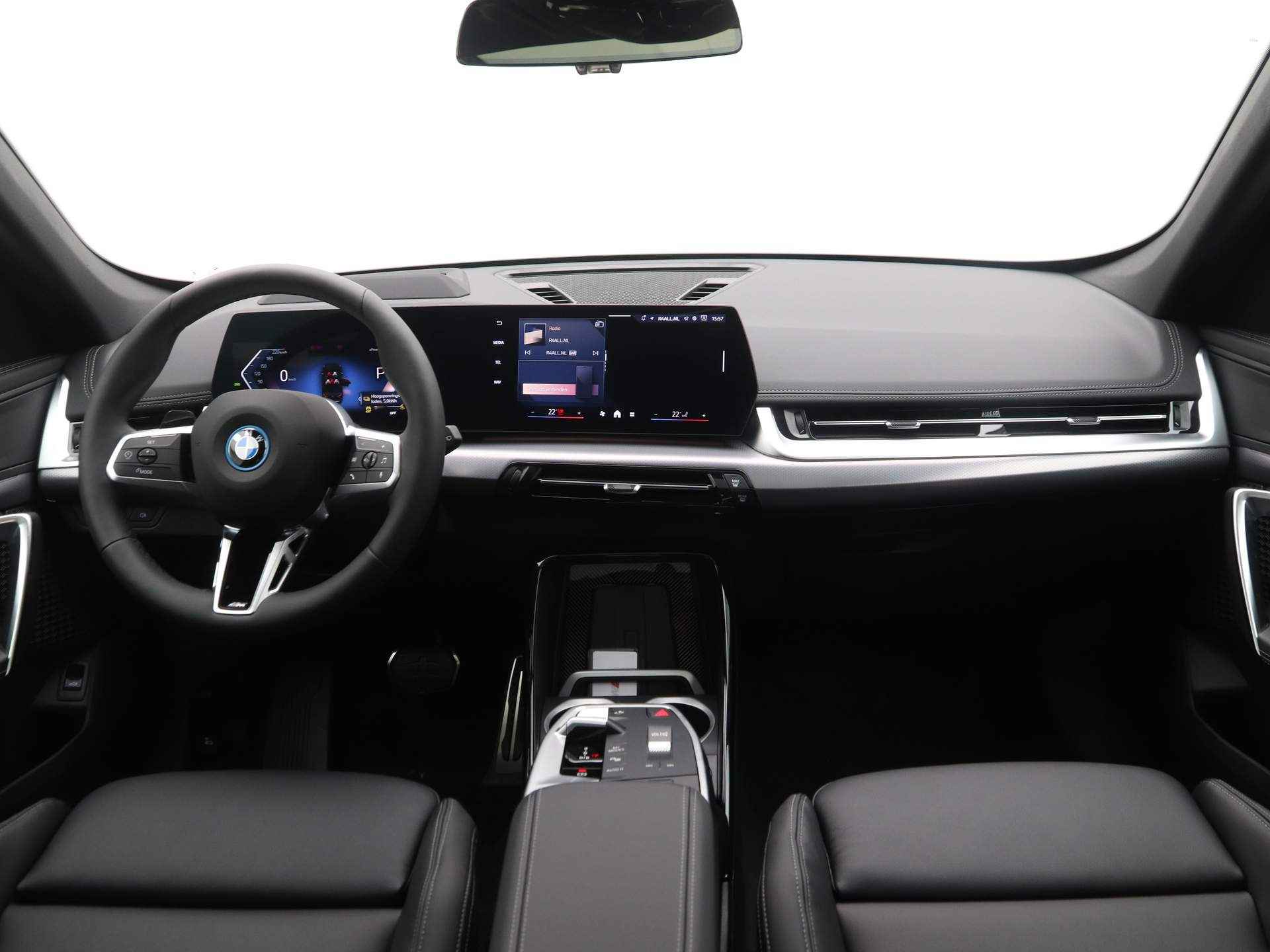 BMW iX1 xDrive30 Launch Edition - 13/22