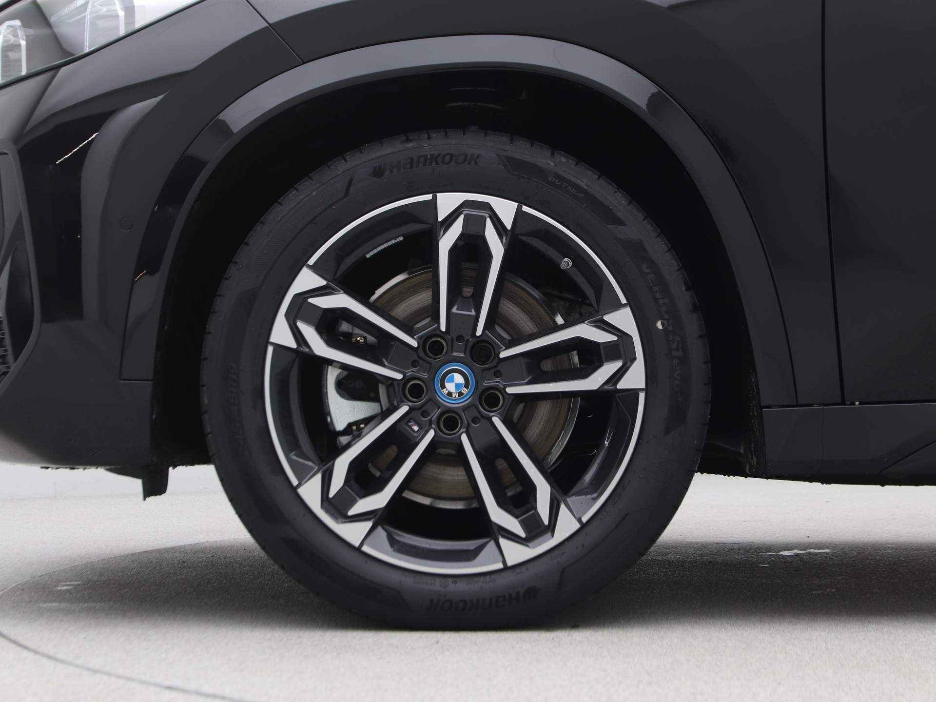 BMW iX1 xDrive30 Launch Edition - 22/22