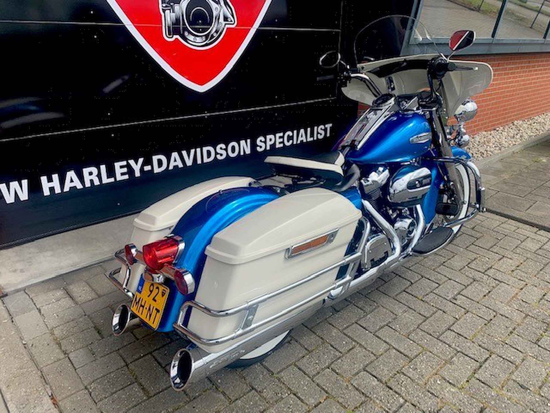 Harley-Davidson FLHRC ROADKING REVIVAL - 10/12