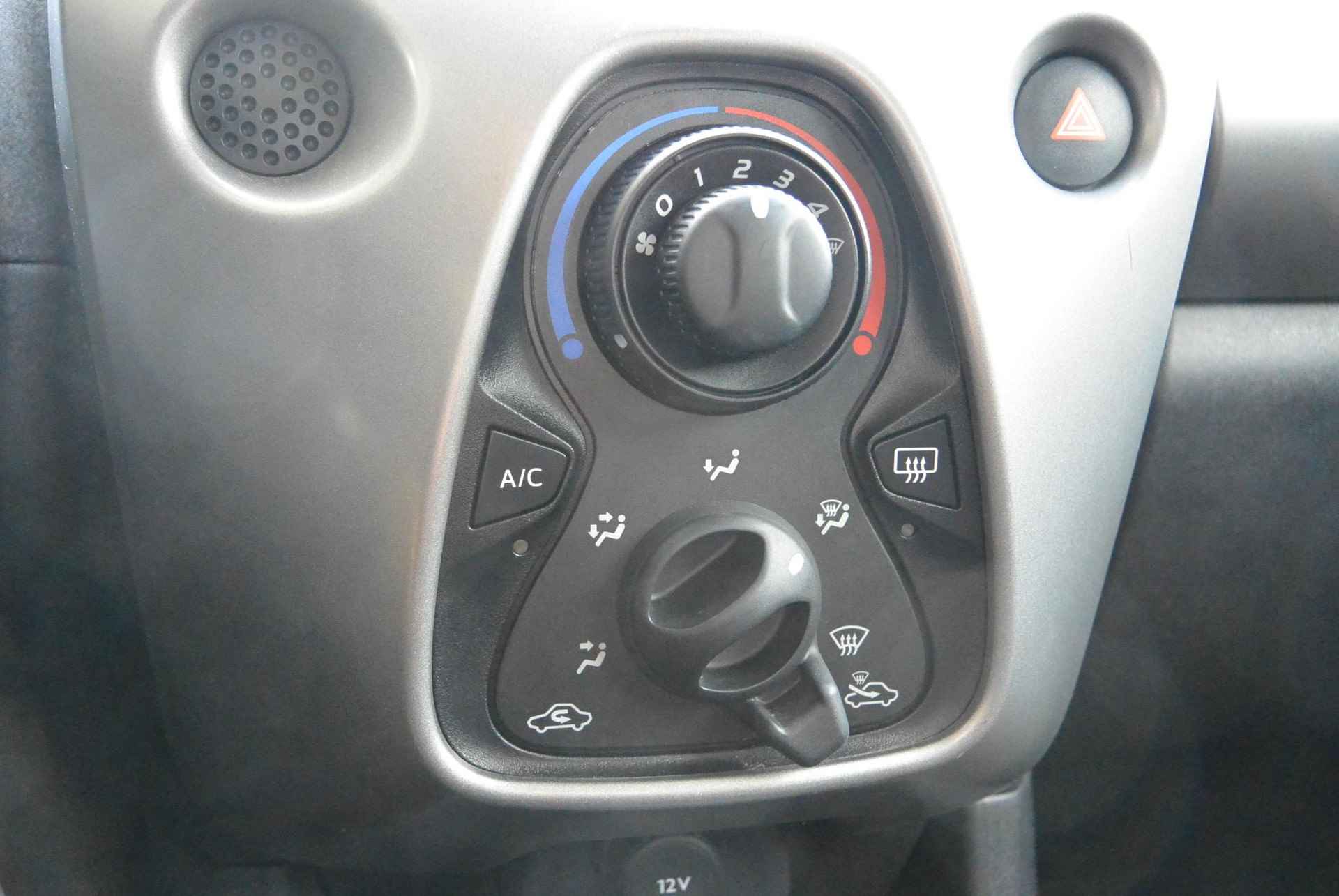 Citroën C1 VTi 68pk Airscape Feel │ 7" touchscreen │ Airconditioning │ All season banden - 42/52