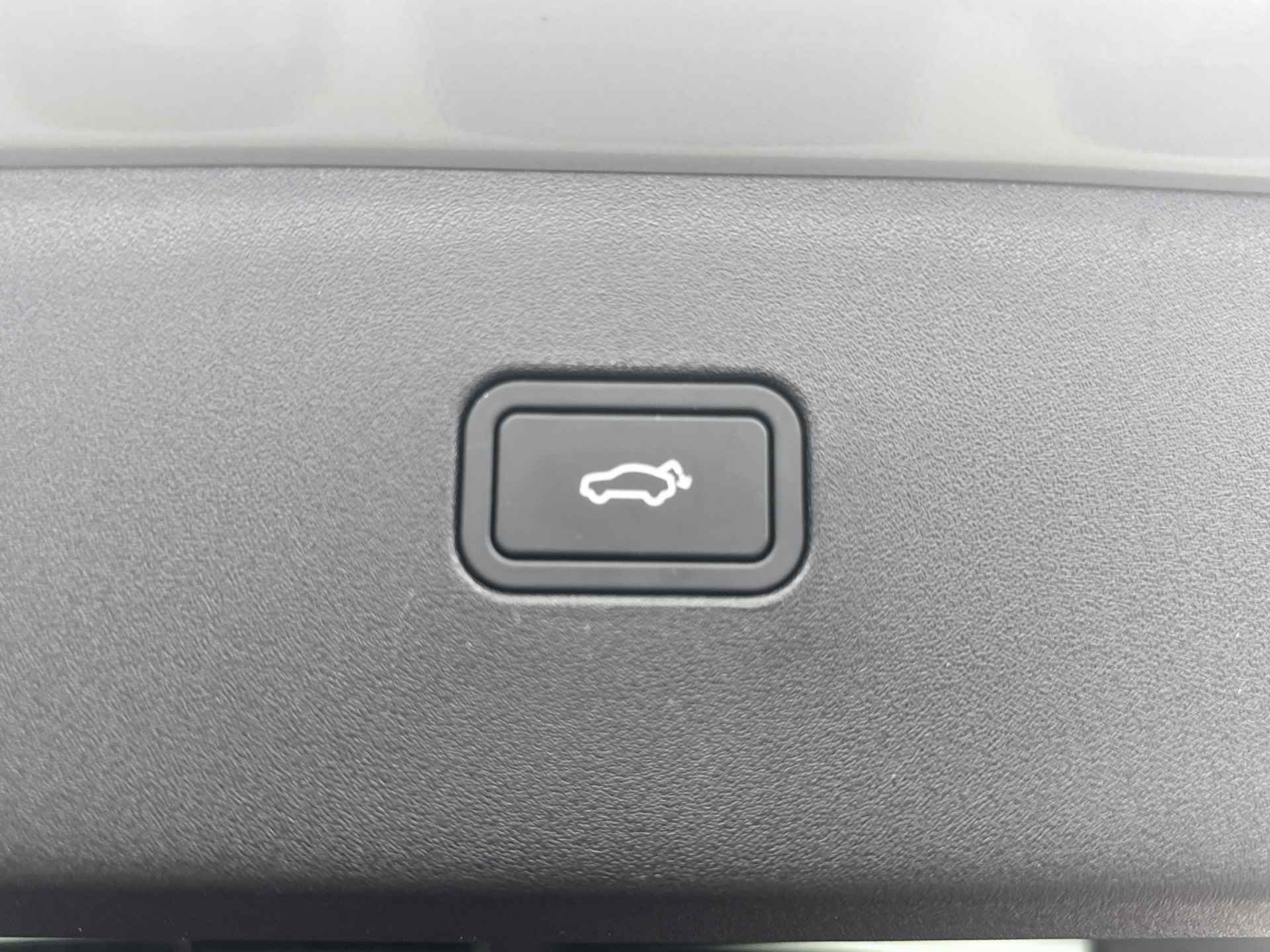 Volvo EX30 Single Motor Extended Range Plus | Getint glas | Adaptieve cruise | BLIS | Harman Kardon | Keyless | Elektr. achterklep | Achter - 29/30