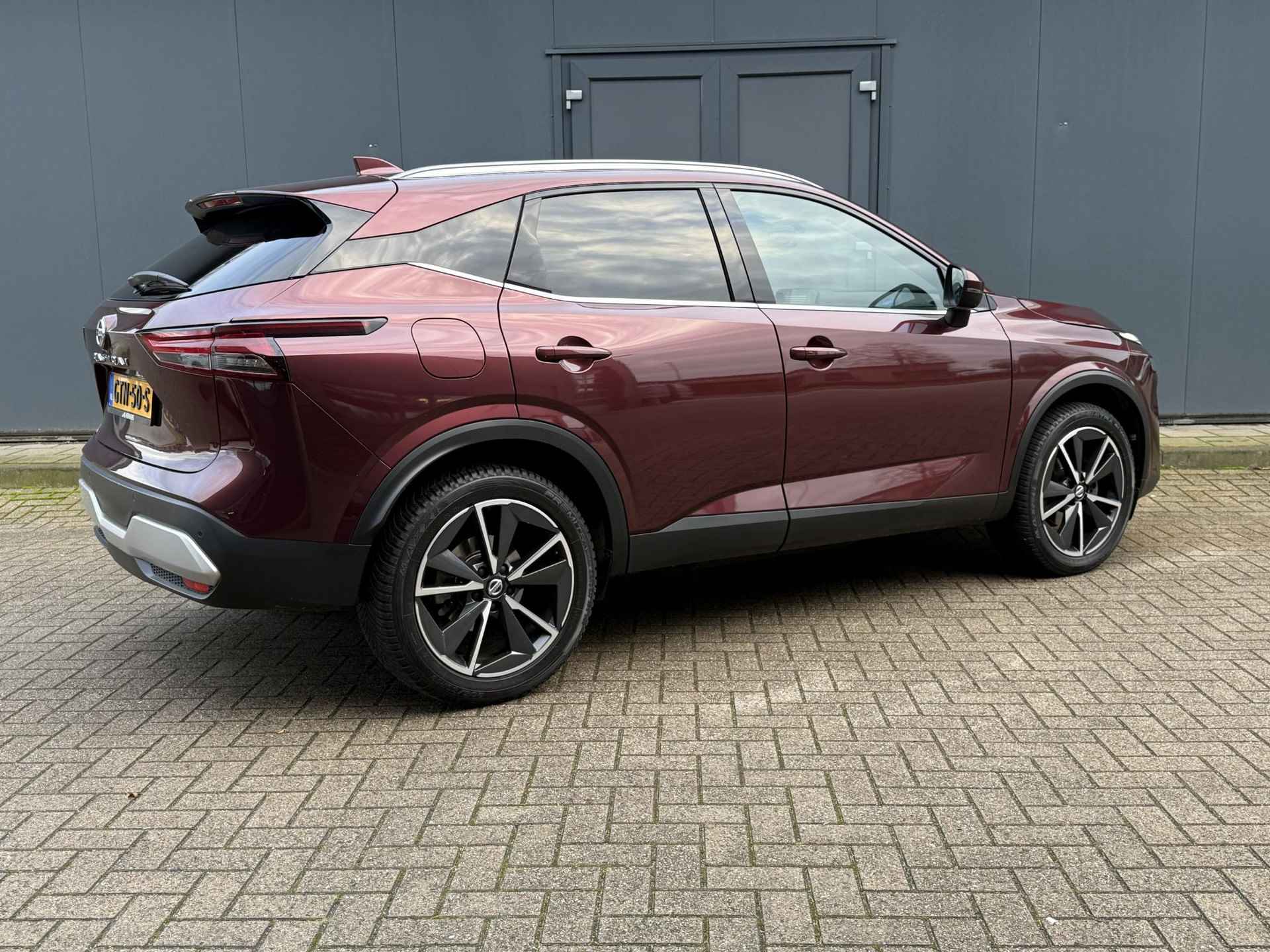 Nissan Qashqai 1.3 MHEV Xtronic Tekna Automaat / 1800kg Trekgewicht / Camera 360 / Panoramadak / Cruise Control Adaptief / Apple&Android Carplay / Elektrische Achterklep / Stoel&Stuurwiel verwarming / Head-Up Display / - 3/48