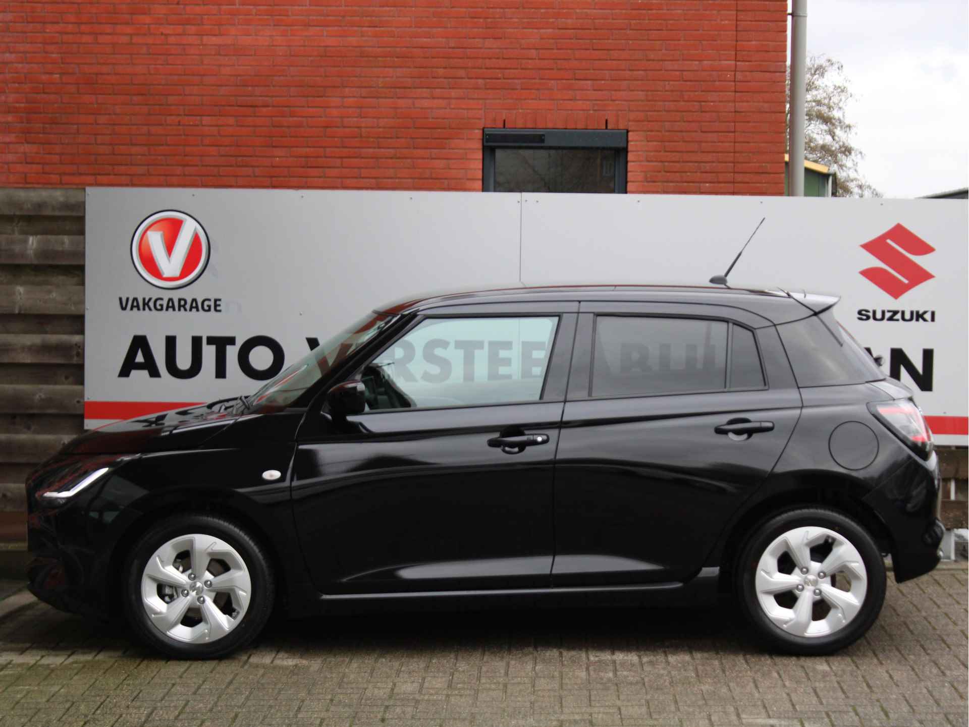 Suzuki Swift 1.2 Style Smart Hybrid Adaptieve Cruise Control, Navigatie, Parkeersensoren, Achteruitrijcamera, Stoelverwarming - 12/43