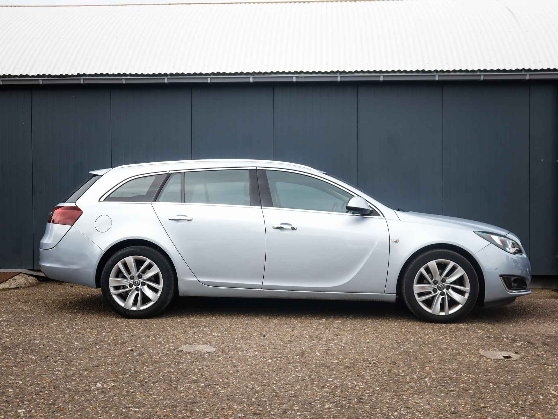 Opel Insignia Sports Tourer 2.0 CDTI Cosmo (131 PK) 2e-Eig, Keurig-Onderh, 12-Mnd-BOVAG, NL-Auto, Trekhaak, Leer, Elek.-Achterklep, Skiluik, Navigatie, Cruisecontrol, Keynes-Entry/Start, Achteruitrijcamera, Parkeersensoren-V+A, Lm-Velgen-18Inch, Stoelverwarming, Stuurverwarming, Privacy-Glas - 6/33