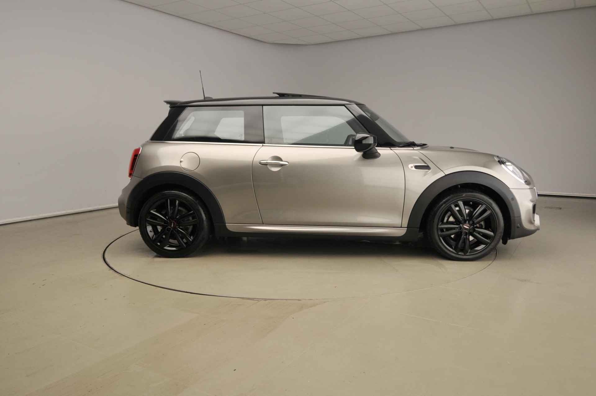 Mini 3-deurs Cooper JCW Pakket / Panoramadak / Harman-Kardon / JCW Stoelen / PDC / LED / 17 inch JCW Spoke black - 5/37