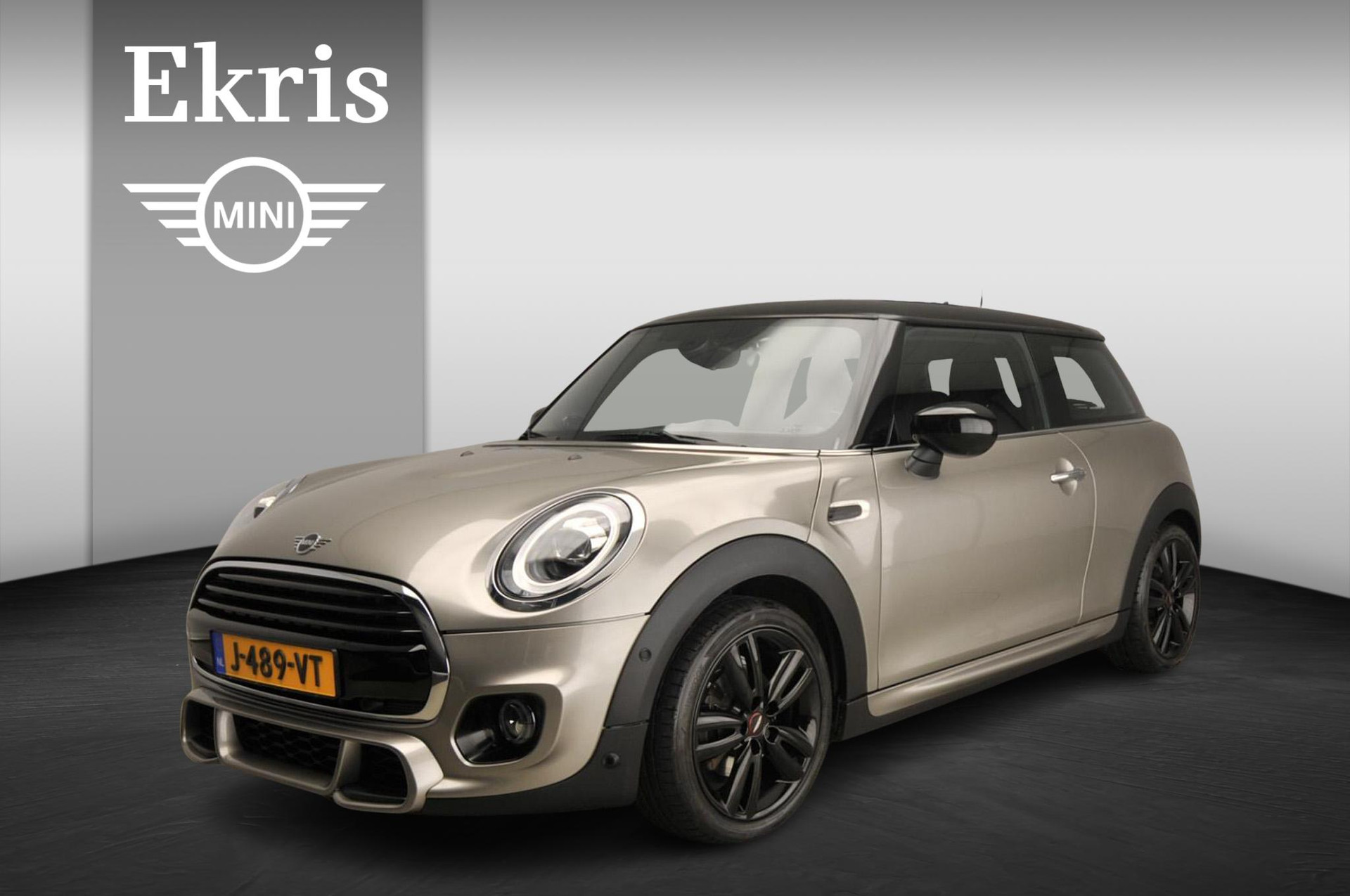 Mini 3-deurs Cooper JCW Pakket / Panoramadak / Harman-Kardon / JCW Stoelen / PDC / LED / 17 inch JCW Spoke black