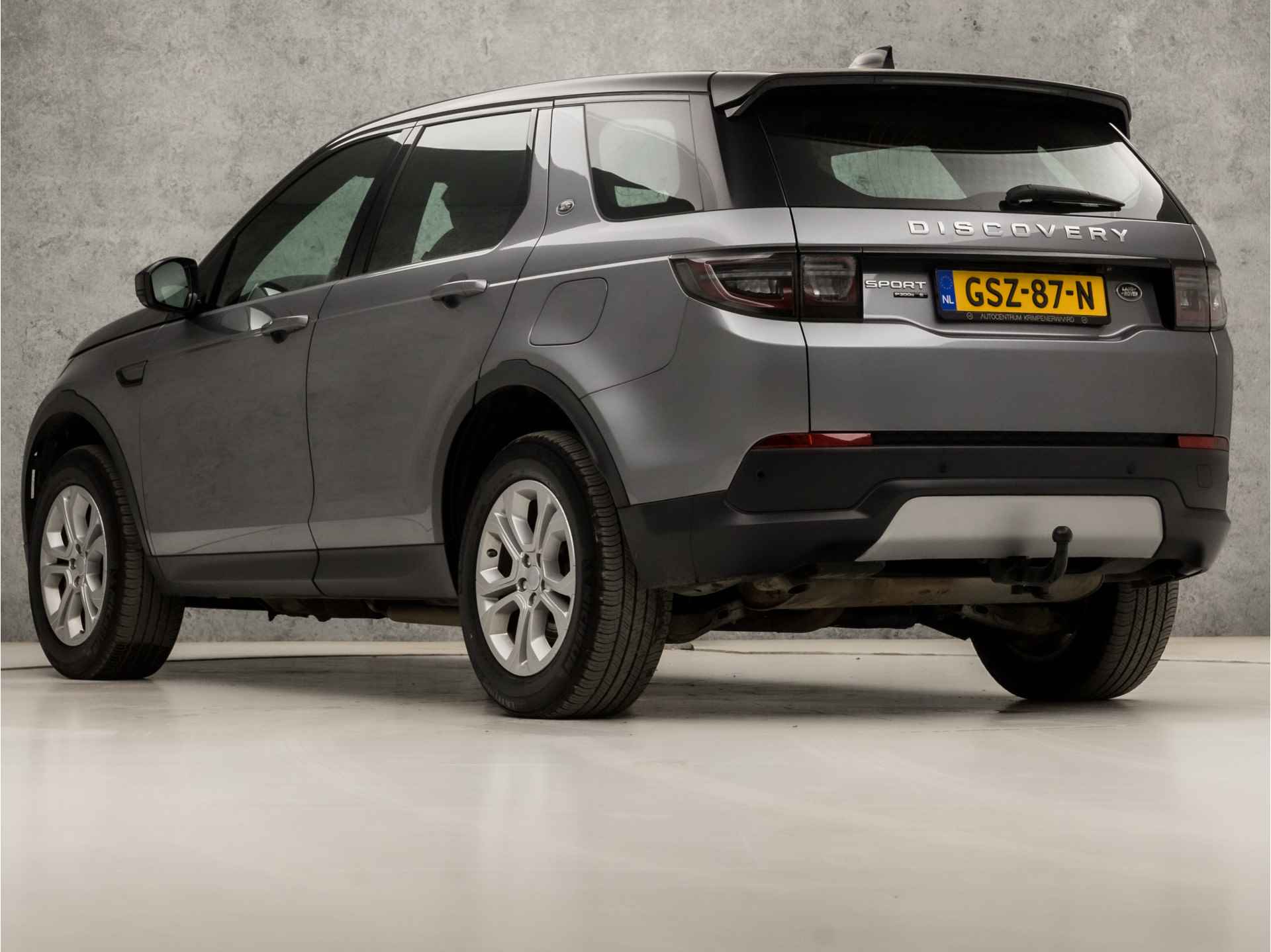 Land Rover Discovery Sport P300e 1.5 309Pk Automaat (APPLE CARPLAY, GROOT NAVI, CAMERA, TREKHAAK, LEDER, ELEK SPORTSTOELEN, CRUISE, LANE ASSIST, NIEUWE APK, NIEUWSTAAT) - 3/38