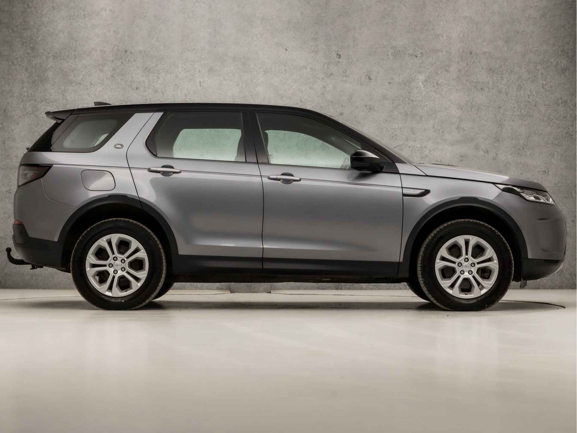 Land Rover Discovery Sport P300e 1.5 309Pk Automaat (APPLE CARPLAY, GROOT NAVI, CAMERA, TREKHAAK, LEDER, ELEK SPORTSTOELEN, CRUISE, LANE ASSIST, NIEUWE APK, NIEUWSTAAT) - 4/38