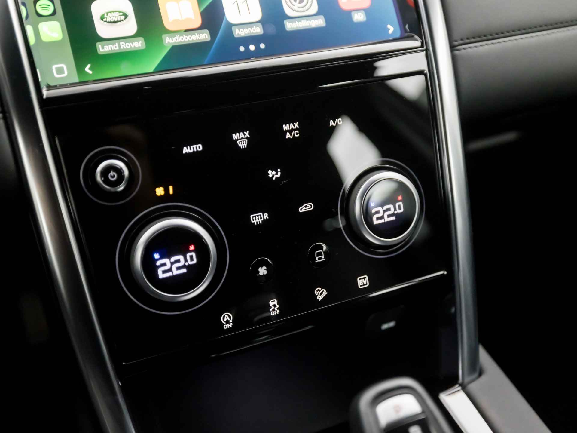 Land Rover Discovery Sport P300e 1.5 309Pk Automaat (APPLE CARPLAY, GROOT NAVI, CAMERA, TREKHAAK, LEDER, ELEK SPORTSTOELEN, CRUISE, LANE ASSIST, NIEUWE APK, NIEUWSTAAT) - 9/38