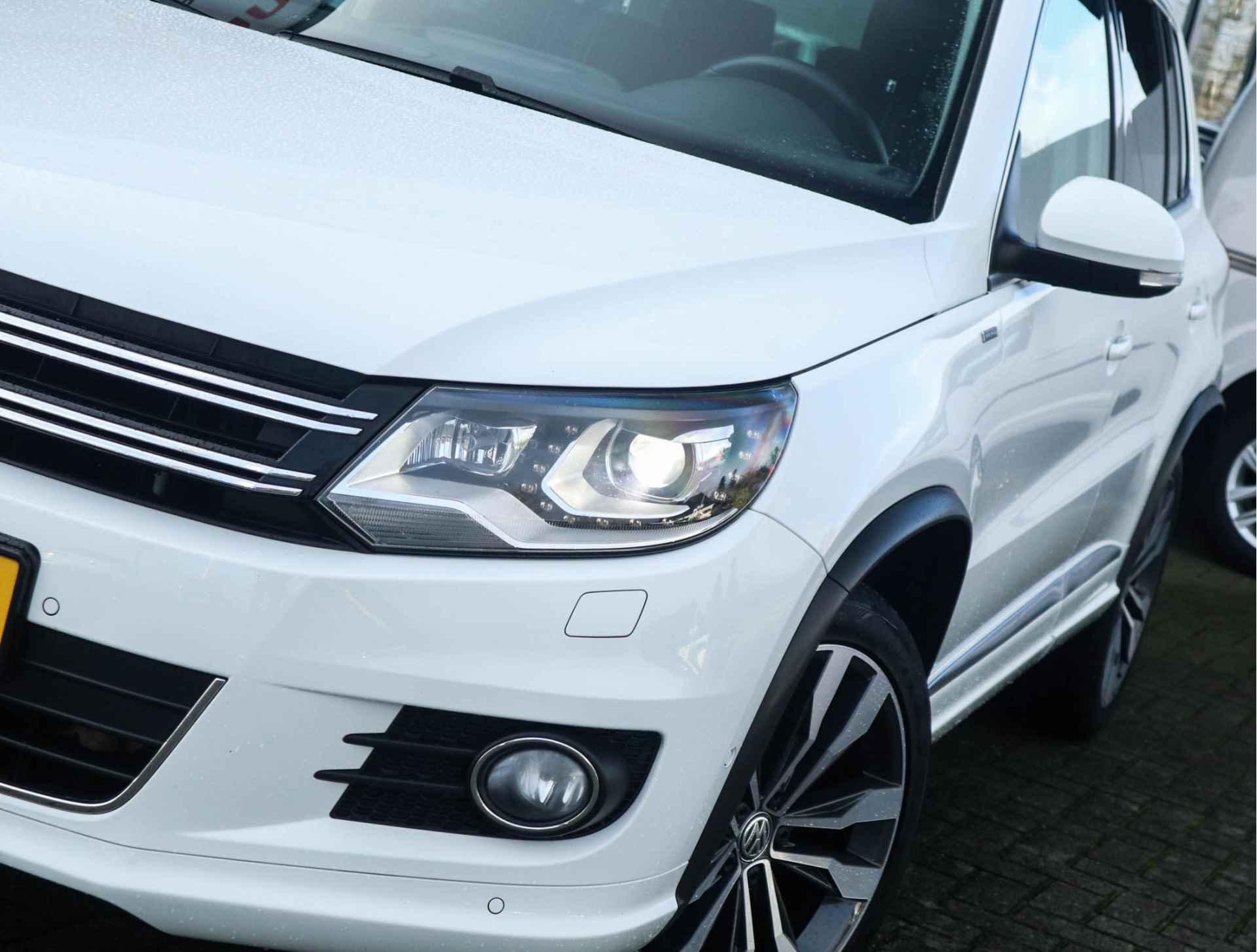 Volkswagen Tiguan 1.4 TSI R-Line Edition Navi/Xenon/Trekhaak/Carplay/Stoelverw/Clima/LED - 4/35