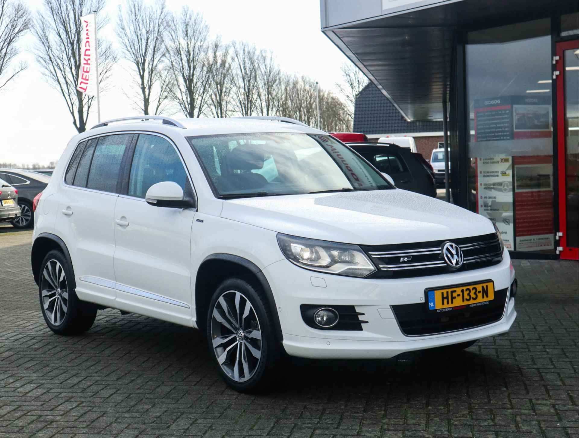 Volkswagen Tiguan 1.4 TSI R-Line Edition Navi/Xenon/Trekhaak/Carplay/Stoelverw/Clima/LED - 10/35