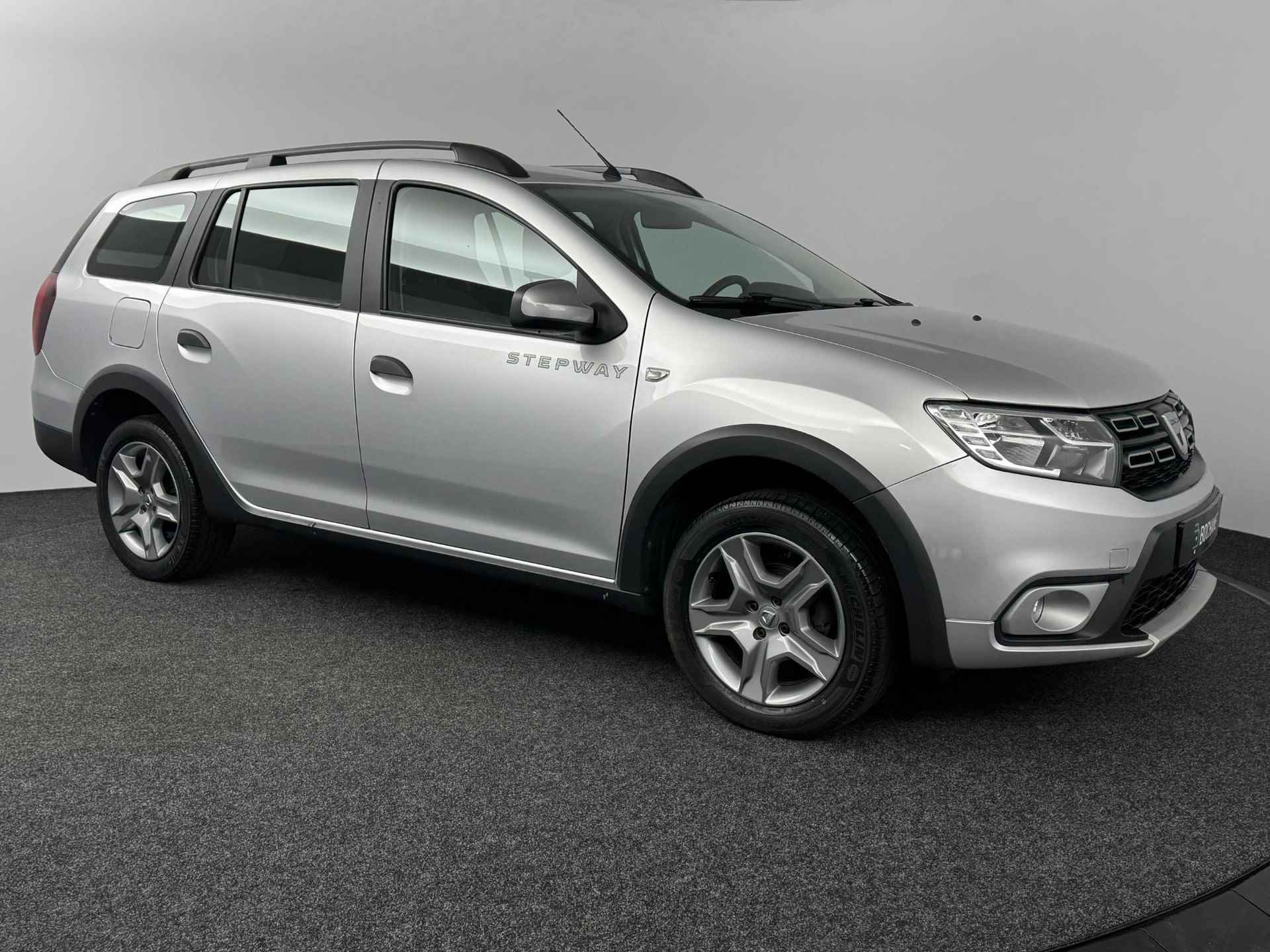 Dacia Logan MCV 0.9 TCe 90 Stepway | Navigatie | Achteruitrijcamera | Leder | Stoelverwarming - 8/44