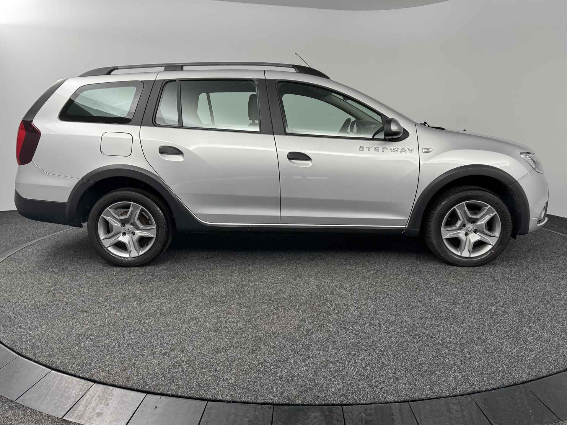 Dacia Logan MCV 0.9 TCe 90 Stepway | Navigatie | Achteruitrijcamera | Leder | Stoelverwarming - 10/44