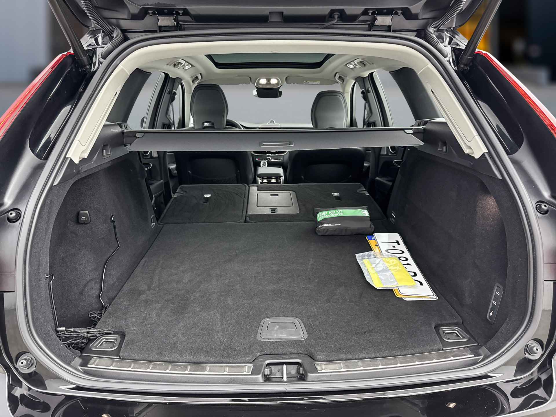 Volvo XC60 B5 Ultimate Bright | Luchtvering | Bowers & Wilkins | Geventileerde nappa massage | 360 Camera | Head-up | Parkeerverwarming | E - 31/34