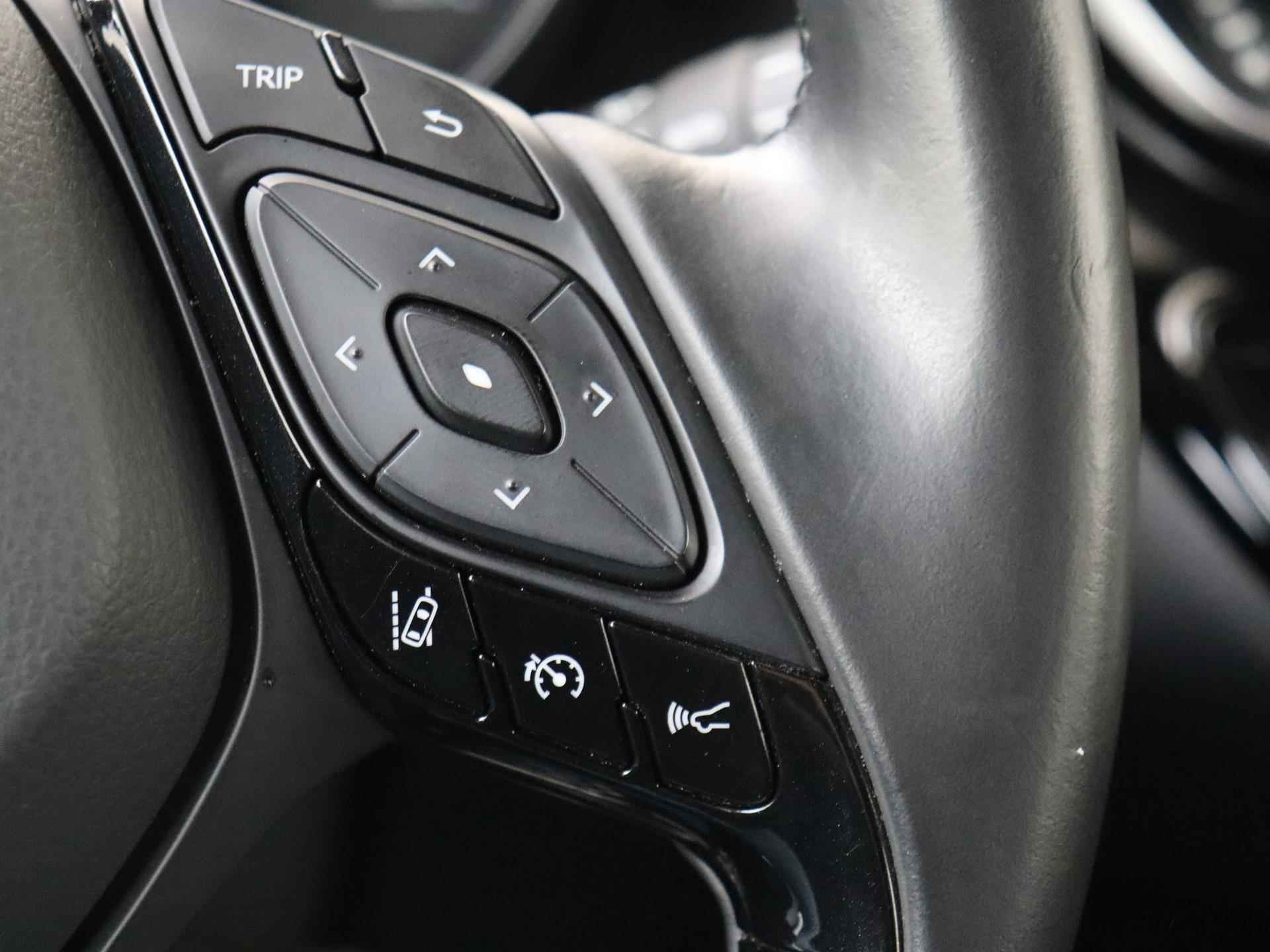 Toyota C-HR 1.8 Hybrid Active | Camera | PDC | Adaptieve Cruise Control | Full-Map Navigatie | Climate Control | 17" LMV | Licht- en regensensor - 16/26