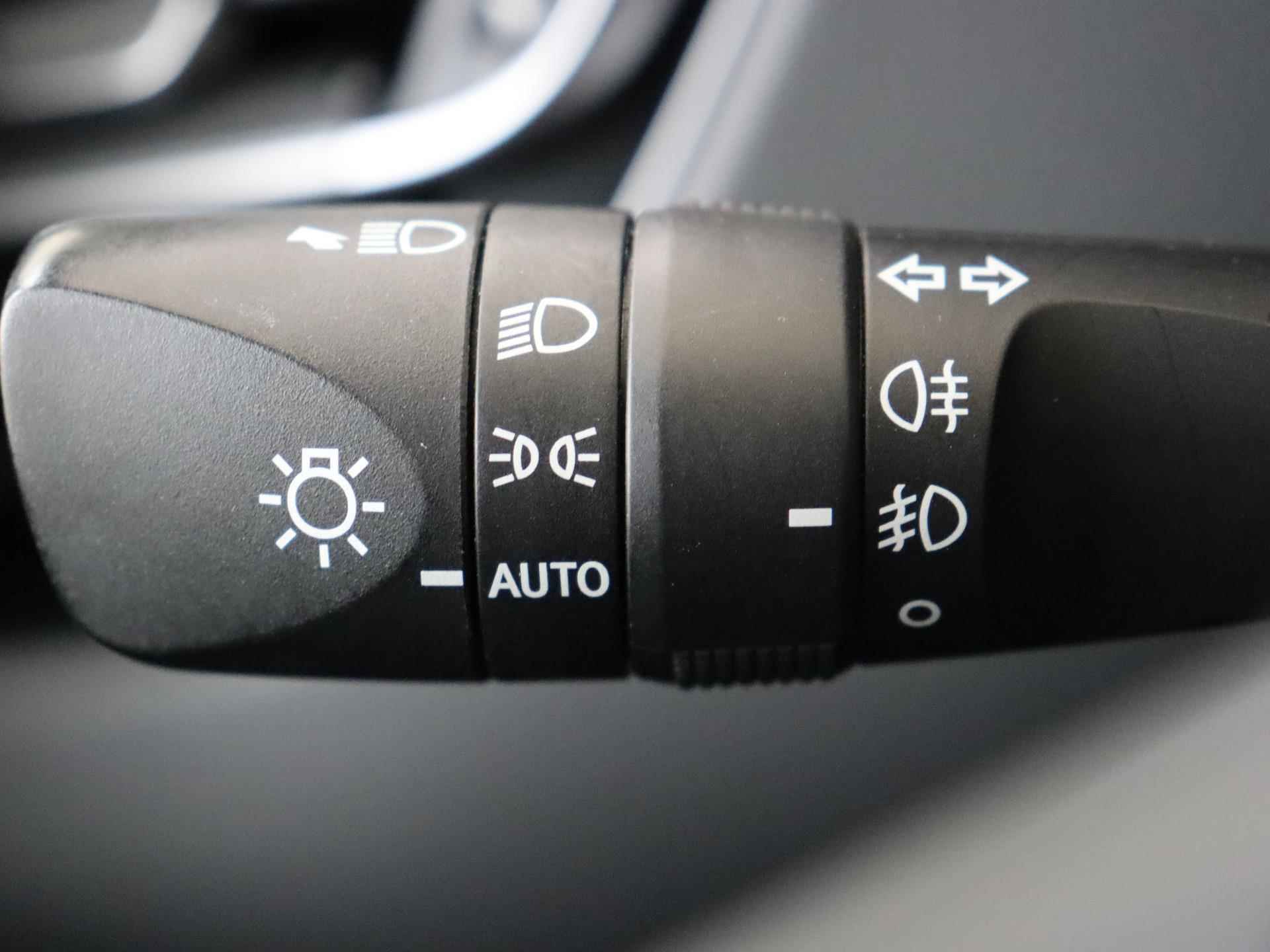 Toyota C-HR 1.8 Hybrid Active | Camera | PDC | Adaptieve Cruise Control | Full-Map Navigatie | Climate Control | 17" LMV | Licht- en regensensor - 22/26