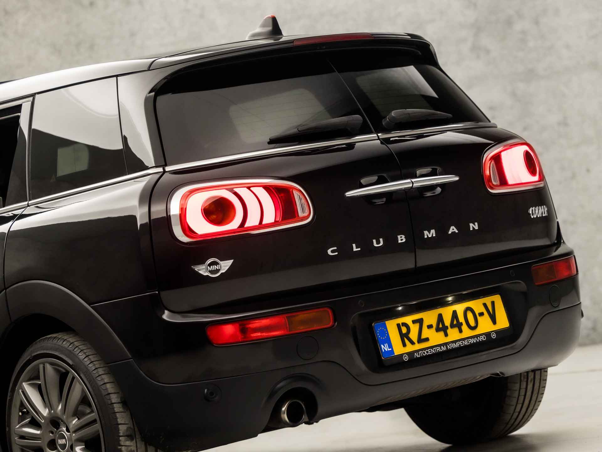 MINI Clubman 1.5 Cooper Chili (PANORAMADAK, GROOT NAVI, HARMAN/KARDON, SFEERVERLICHTING, STOELVERWARMING, LEDEREN SPORTSTOELEN, GETINT GLAS, LED KOPLAMPEN, KEYLESS, NIEUWSTAAT) - 32/38