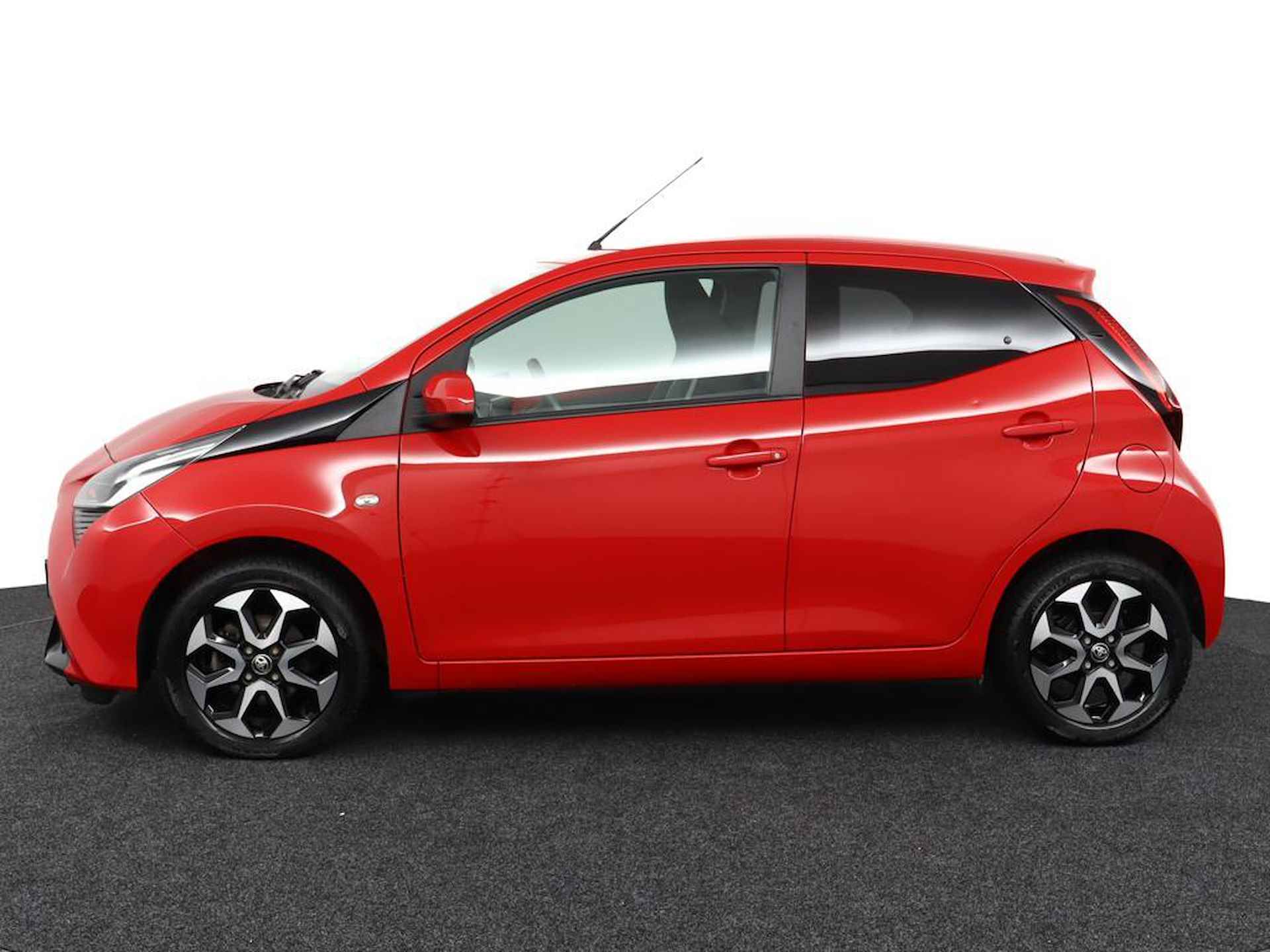 Toyota Aygo 1.0 VVT-i x-joy | Apple Carplay/Android Auto | Climate-Control | Parkeercamera | Lichtmetalen-Velgen | - 3/46