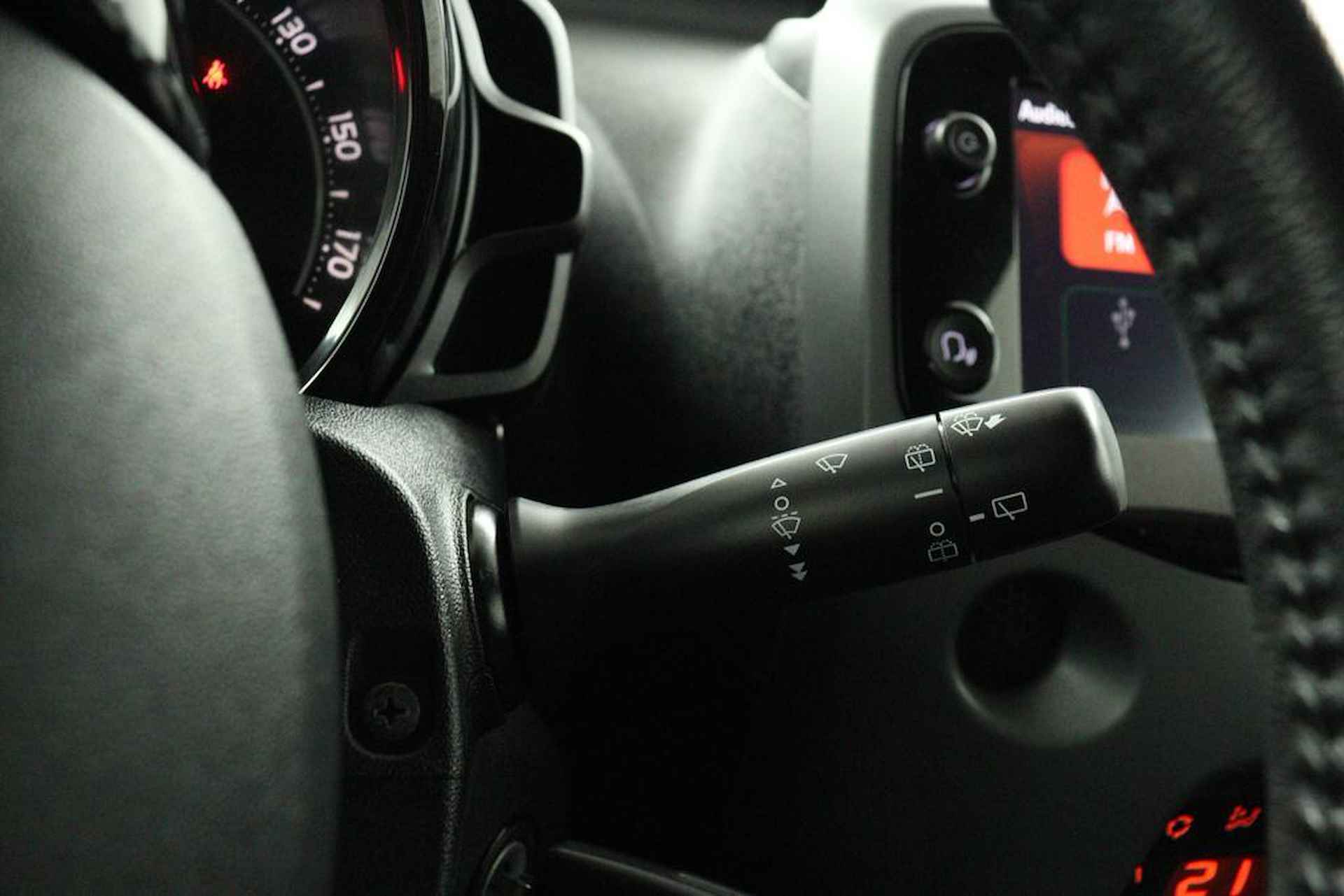 Toyota Aygo 1.0 VVT-i x-joy | Apple Carplay/Android Auto | Climate-Control | Parkeercamera | Lichtmetalen-Velgen | - 30/46