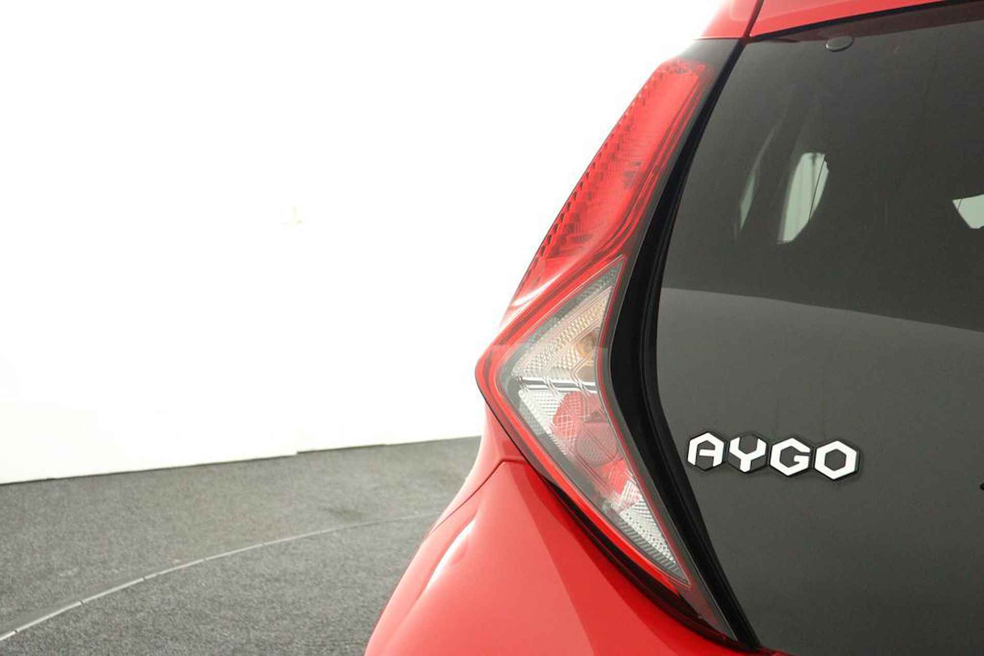 Toyota Aygo 1.0 VVT-i x-joy | Apple Carplay/Android Auto | Climate-Control | Parkeercamera | Lichtmetalen-Velgen | - 38/46