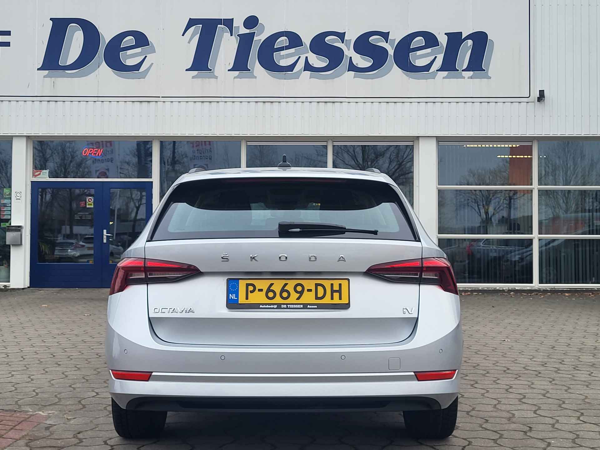 Škoda Octavia Combi 1.4 TSI iV PHEV Business Edition Plus, Rijklaar met beurt & garantie! - 35/37