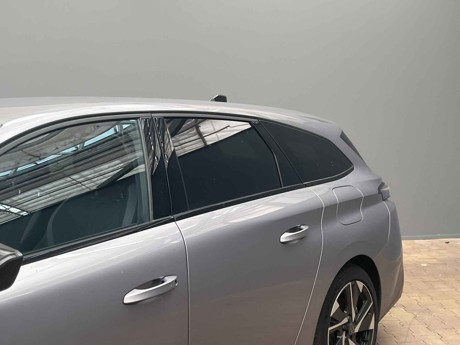 Peugeot 308 SW 1.6 HYbrid 180PK Allure Pack Business | Camera | Stoelverwarming | Parkeersensoren Rondom | 17" Lichtmetaal | Apple/Android Carplay | Leder/Stof - 8/31