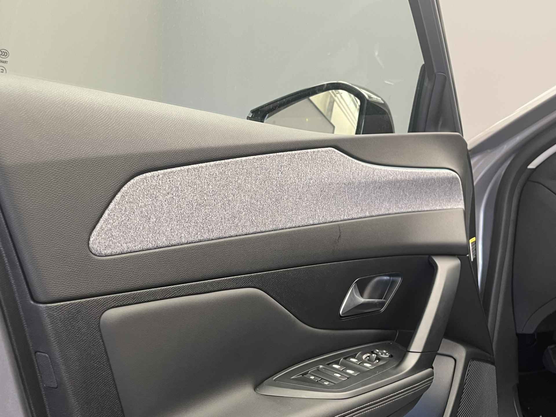 Peugeot 308 SW 1.6 HYbrid 180PK Allure Pack Business | Camera | Stoelverwarming | Parkeersensoren Rondom | 17" Lichtmetaal | Apple/Android Carplay | Leder/Stof - 17/31