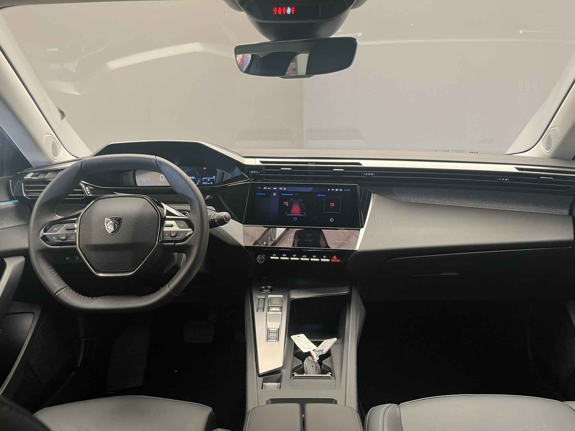 Peugeot 308 SW 1.6 HYbrid 180PK Allure Pack Business | Camera | Stoelverwarming | Parkeersensoren Rondom | 17" Lichtmetaal | Apple/Android Carplay | Leder/Stof - 30/31