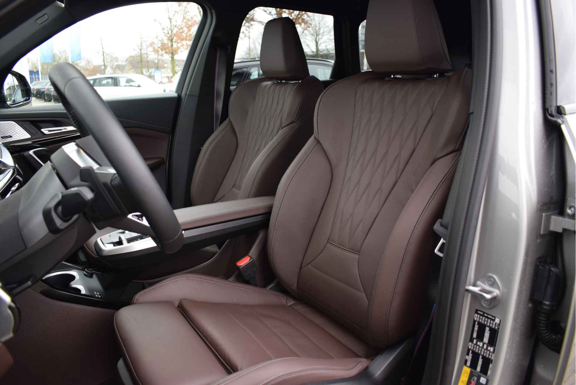 BMW iX1 xDrive30 High Executive M Sport 67 kWh / Sportstoelen / Adaptief M Onderstel / Parking Assistant Plus / Adaptieve LED / Memory Seats / Comfort Access / Harman-Kardon - 5/29