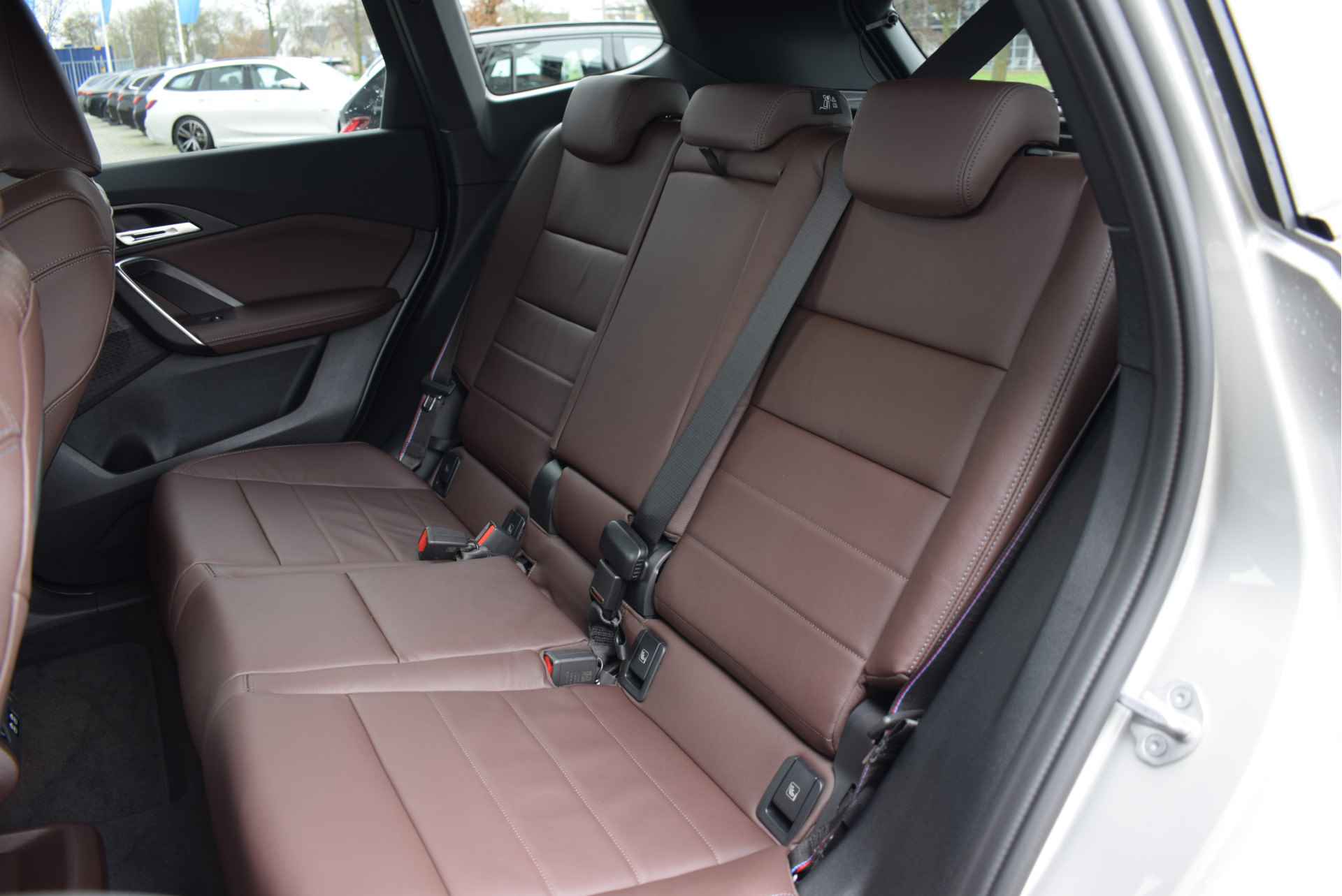 BMW iX1 xDrive30 High Executive M Sport 67 kWh / Sportstoelen / Adaptief M Onderstel / Parking Assistant Plus / Adaptieve LED / Memory Seats / Comfort Access / Harman-Kardon - 6/29